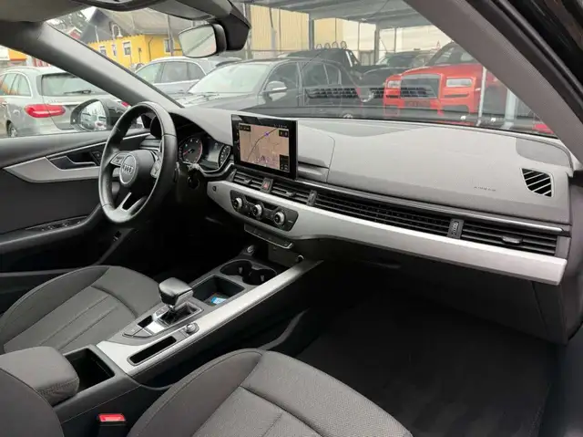 Audi A4 view 16