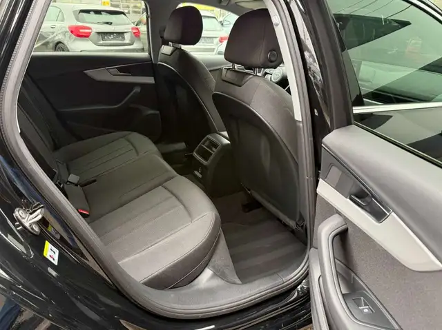 Audi A4 view 18