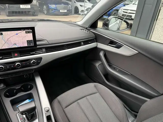 Audi A4 view 24