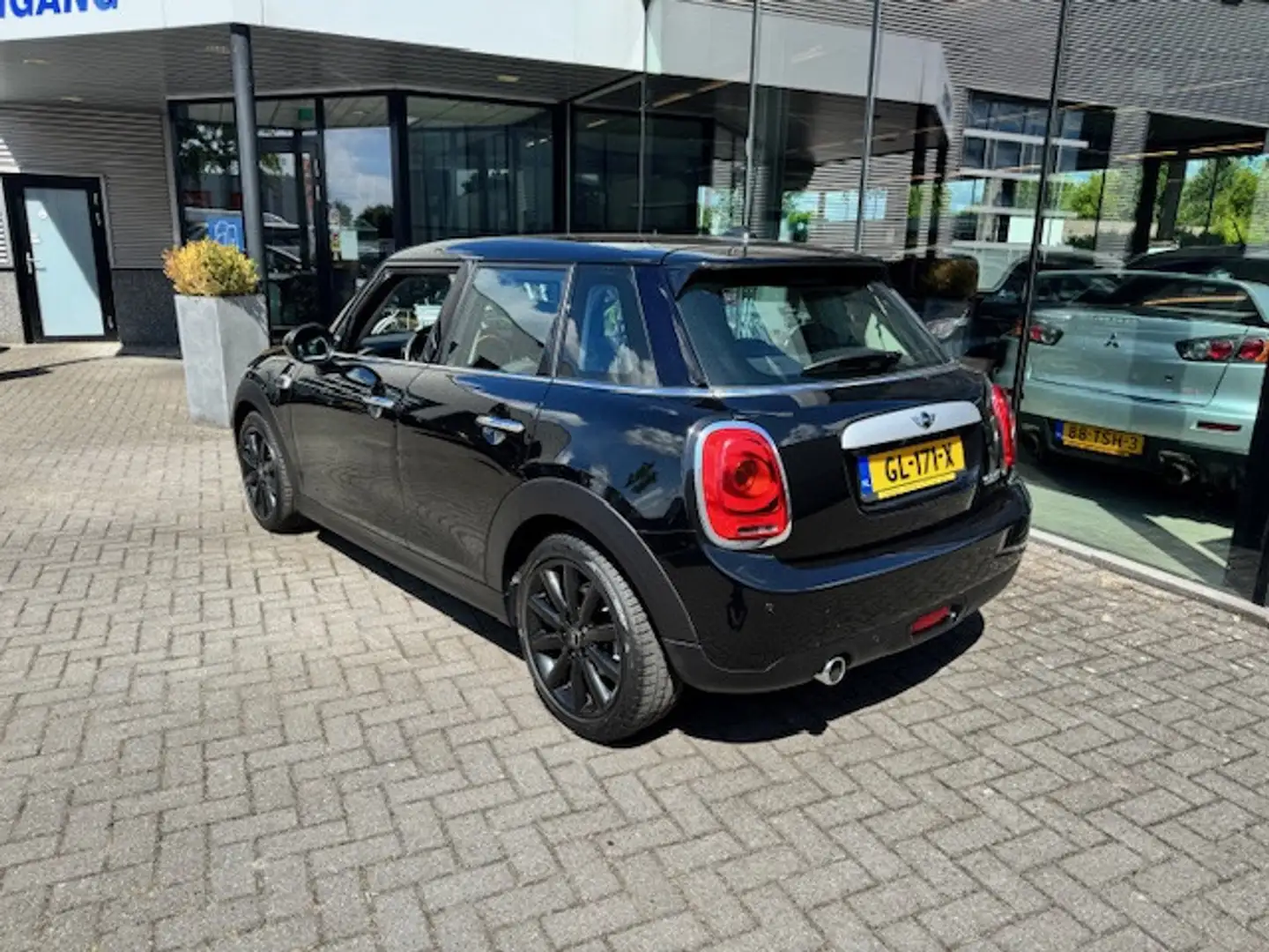 MINI Mini 5-Deurs (f55) 1.5 136pk Чорний - 2