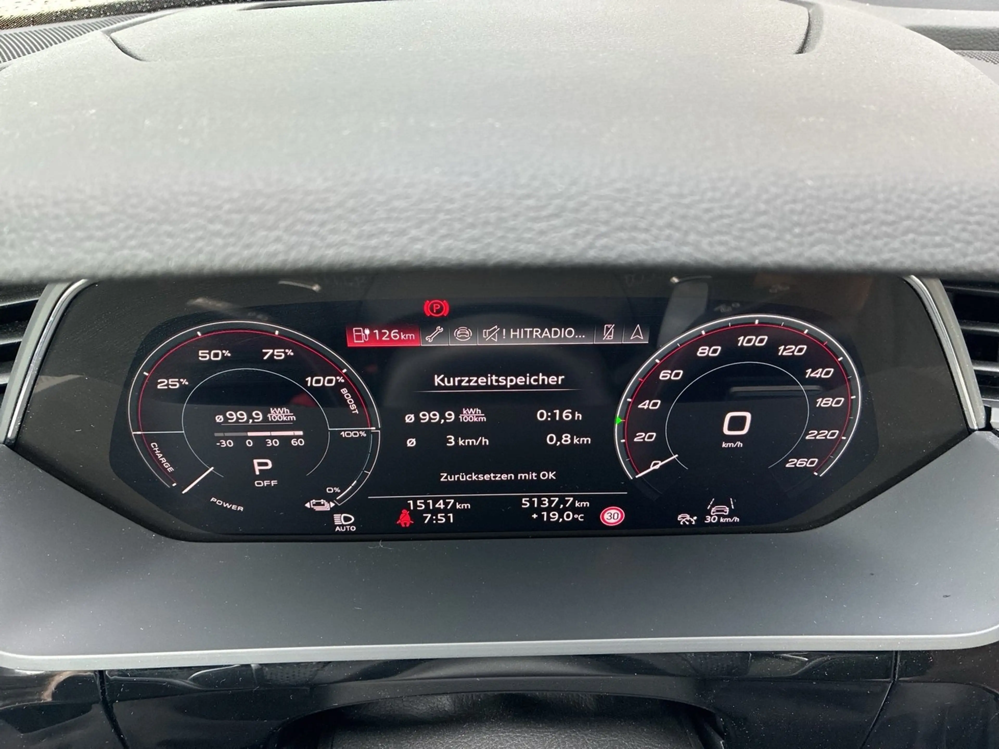 Audi SQ8 e-tron quattro — photo 11