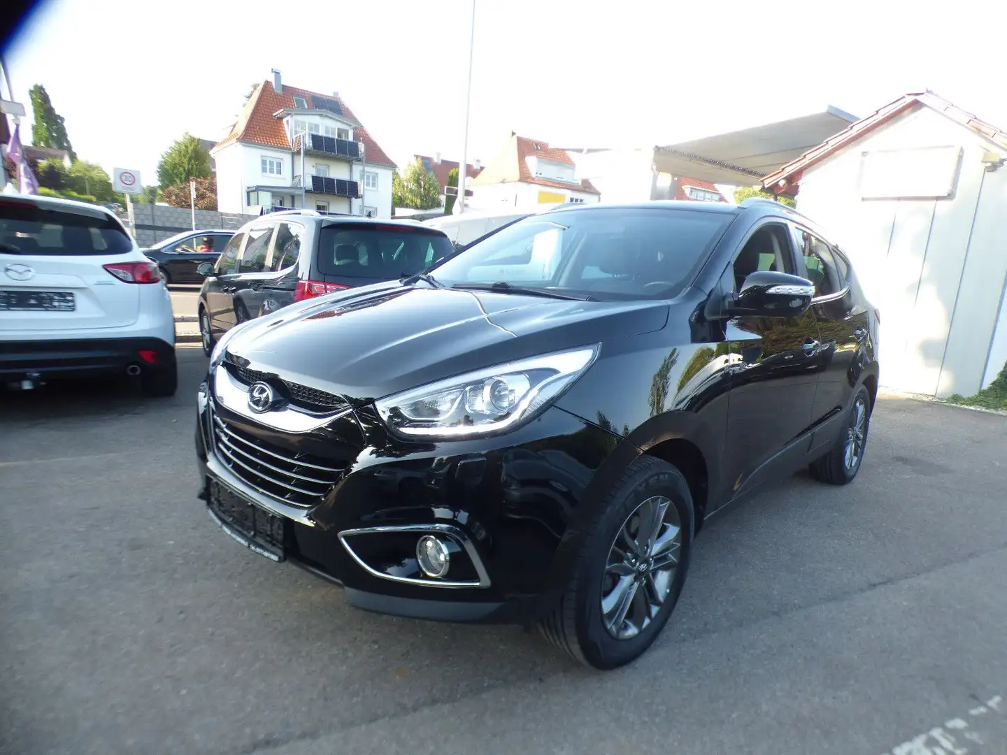 Hyundai iX35 Finale AWD *AHK*NAVI*KAM*KLIMA* Zwart - 1