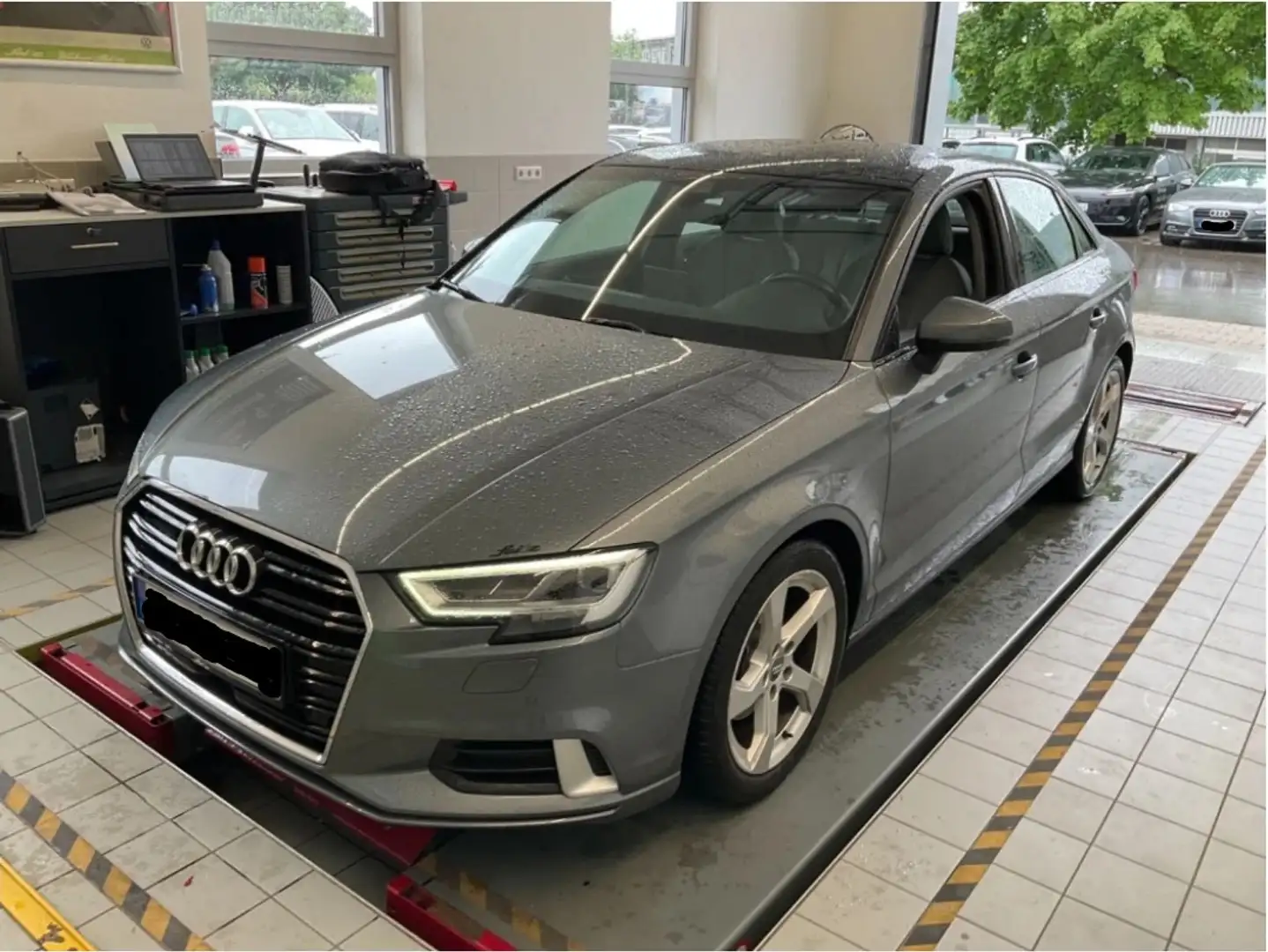 Audi A3 Limousine 35 TFSI sport *PANO*LED*KAMERA* Grau - 2