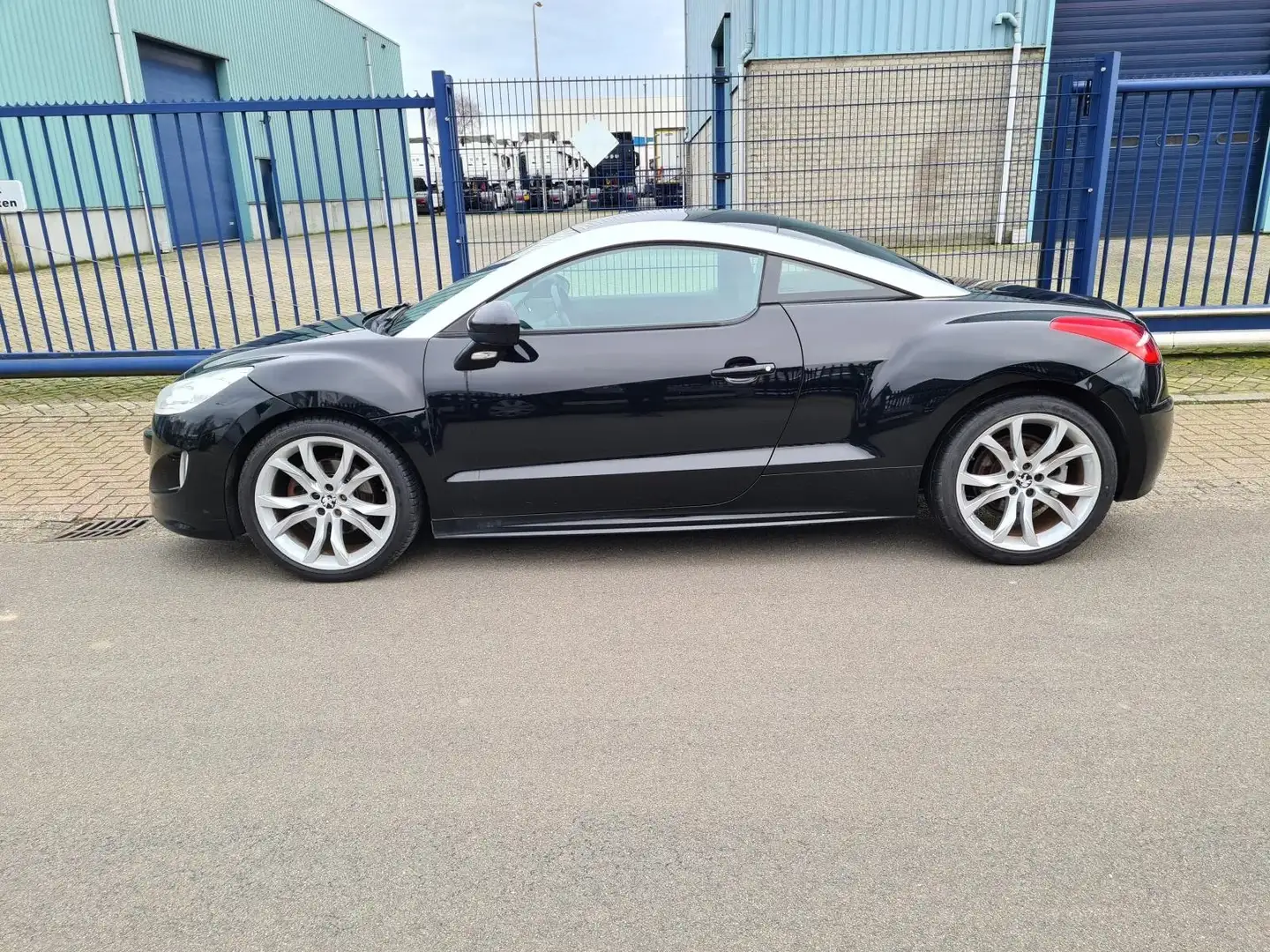 Peugeot RCZ 1.6 THP 155 *CLIMA*NAVI*DVD*CV*18 INCH Schwarz - 2