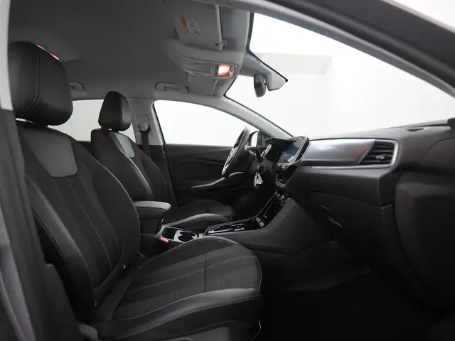Opel Grandland view 3