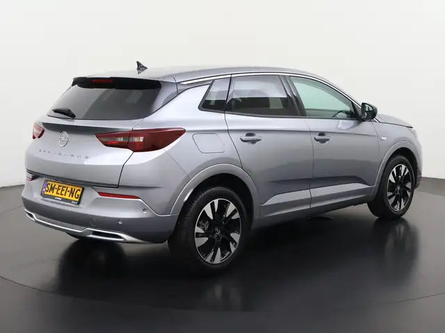 Opel Grandland view 5