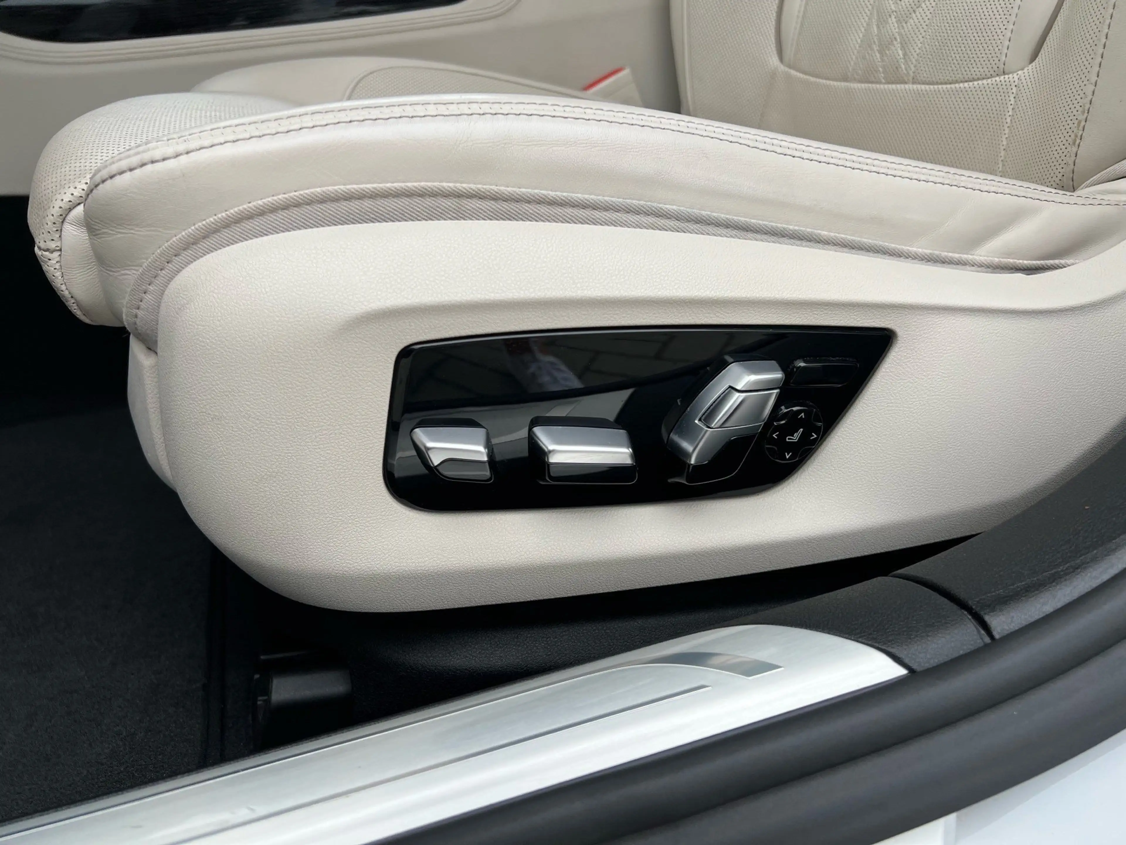 BMW 760 M760Li xDrive Gestiksteuerung Head-Up Shz H&K — photo 19
