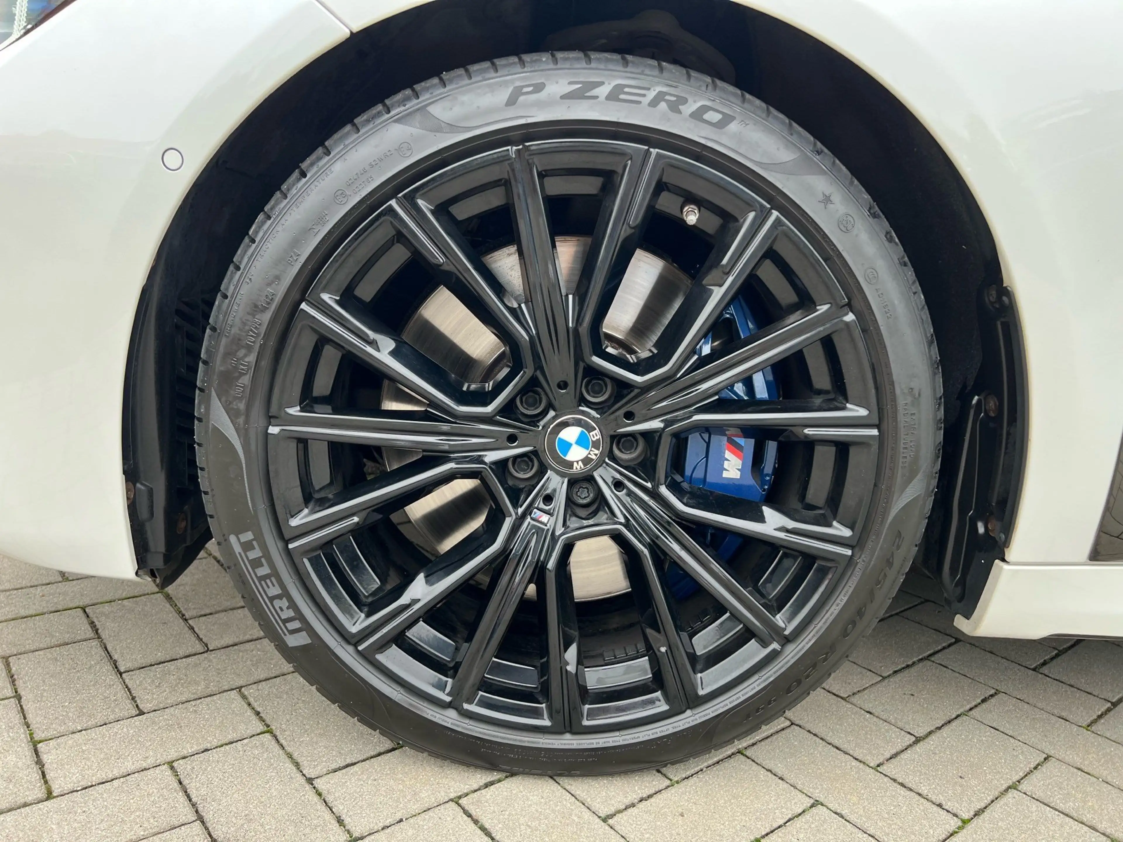 BMW 760 M760Li xDrive Gestiksteuerung Head-Up Shz H&K — photo 39