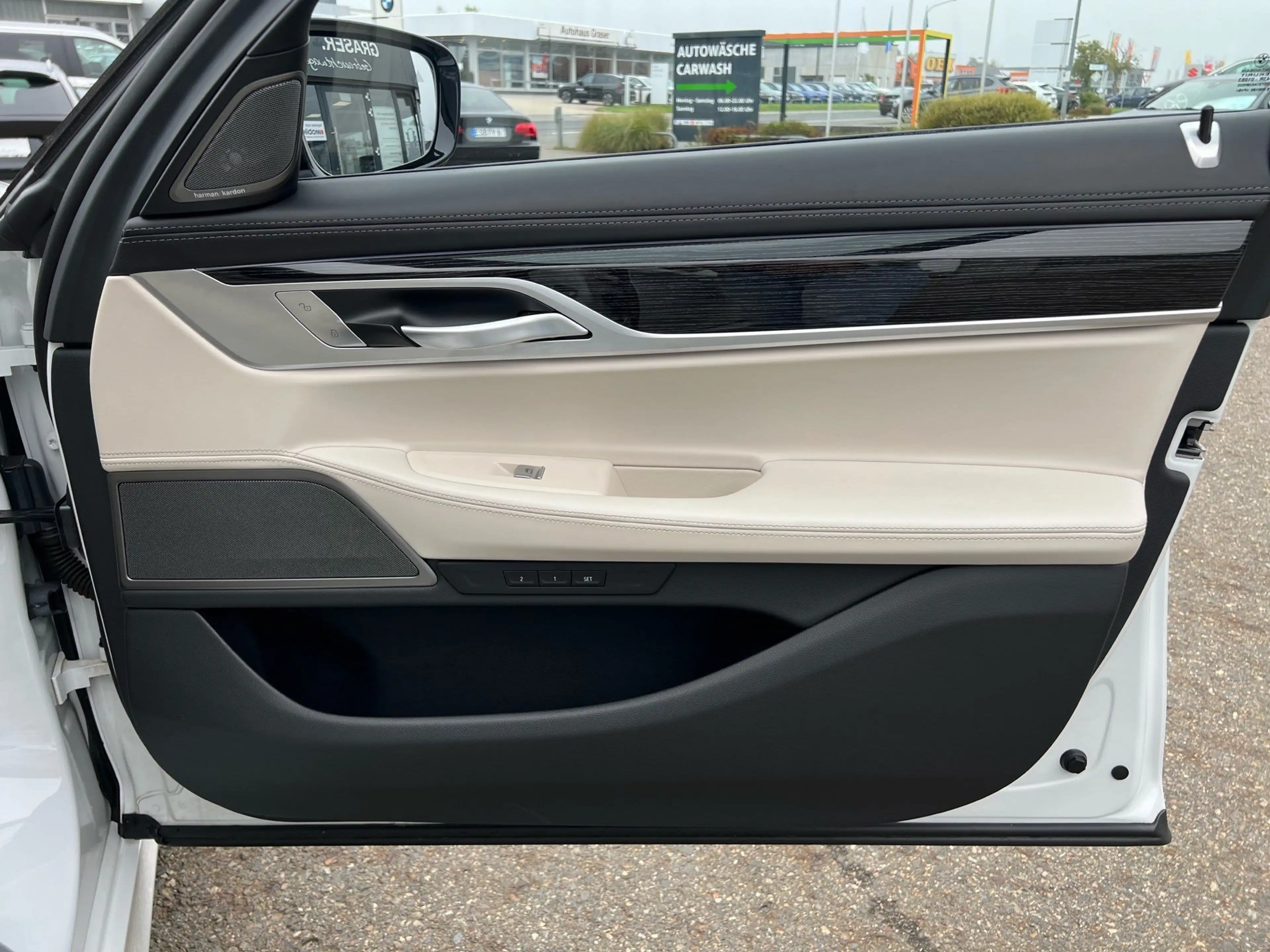 BMW 760 M760Li xDrive Gestiksteuerung Head-Up Shz H&K — photo 37