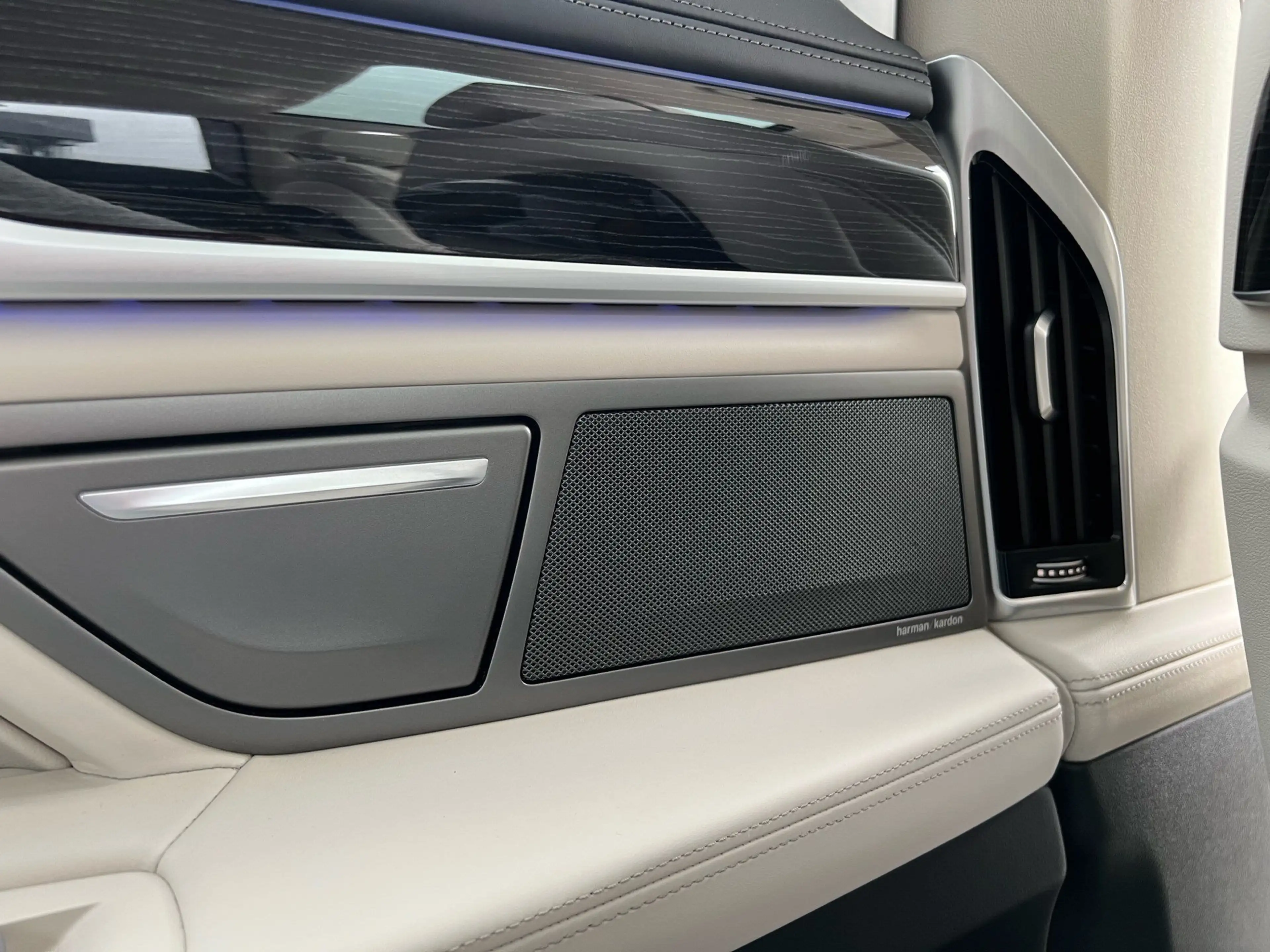 BMW 760 M760Li xDrive Gestiksteuerung Head-Up Shz H&K — photo 29