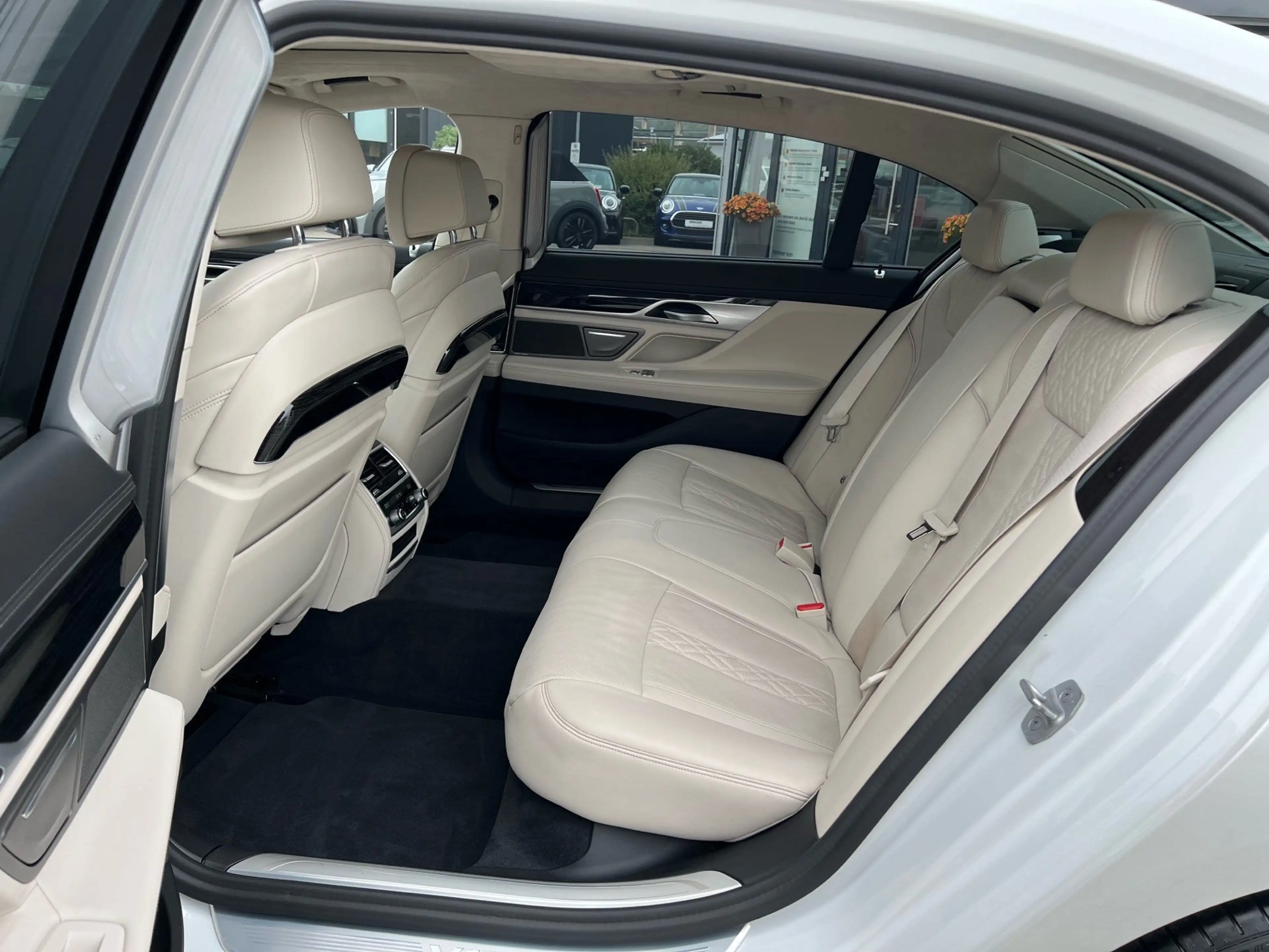 BMW 760 M760Li xDrive Gestiksteuerung Head-Up Shz H&K — photo 24