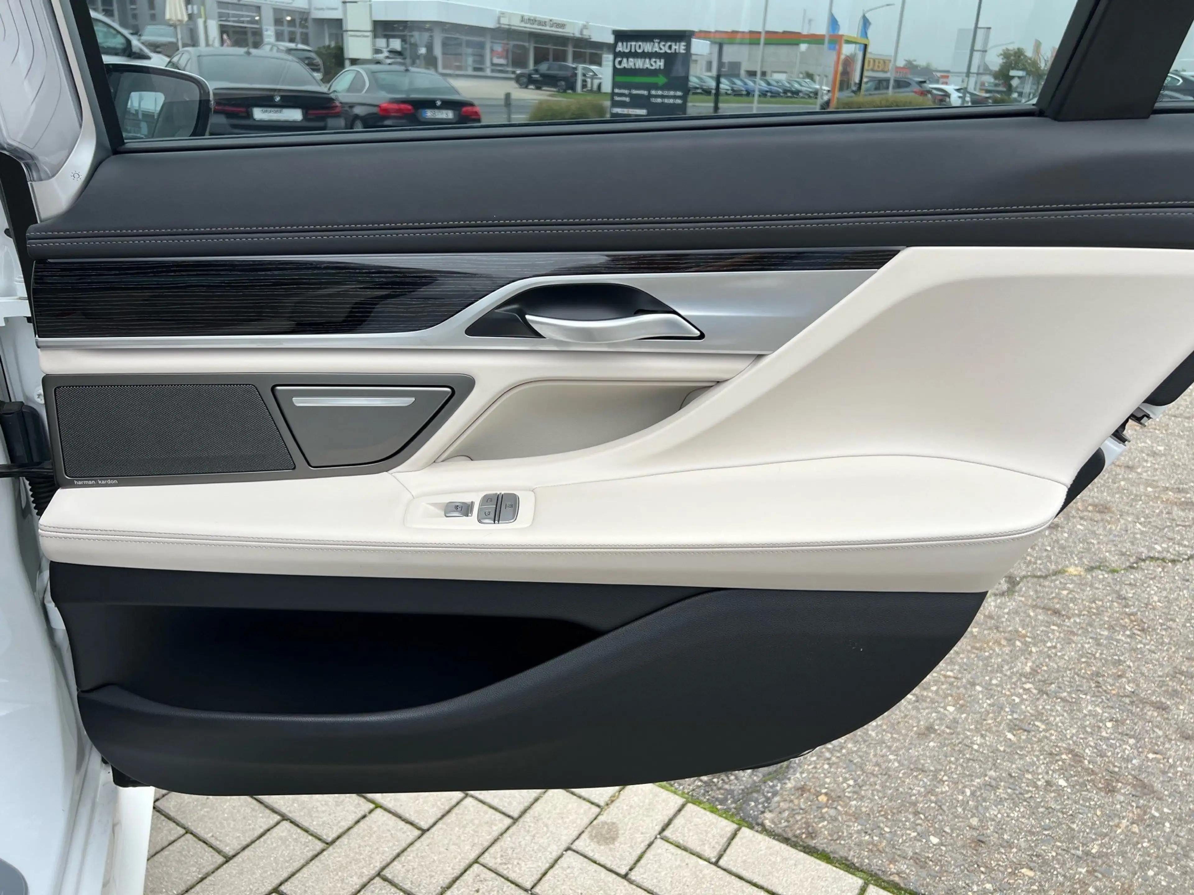 BMW 760 M760Li xDrive Gestiksteuerung Head-Up Shz H&K — photo 38