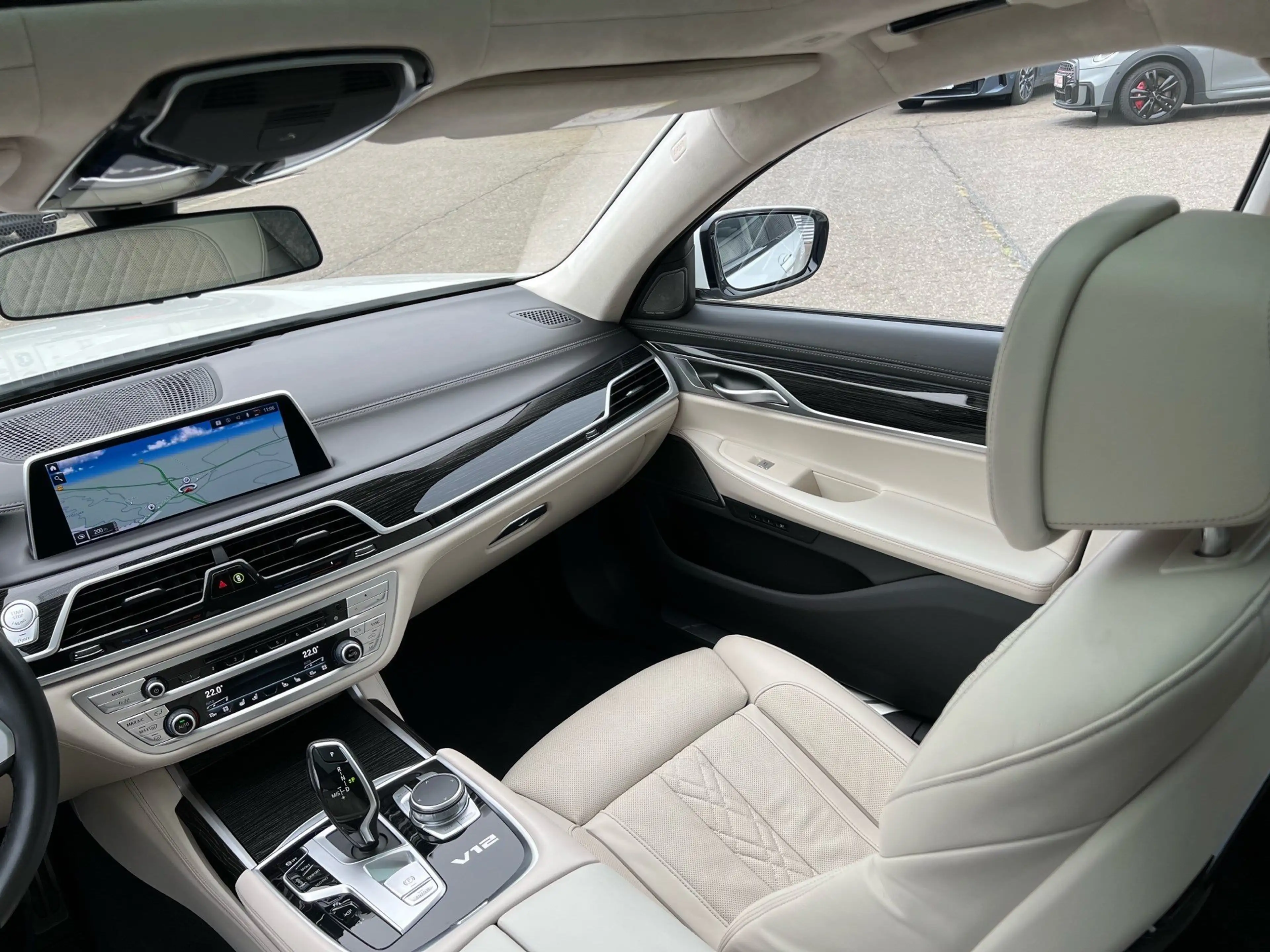 BMW 760 M760Li xDrive Gestiksteuerung Head-Up Shz H&K — photo 32