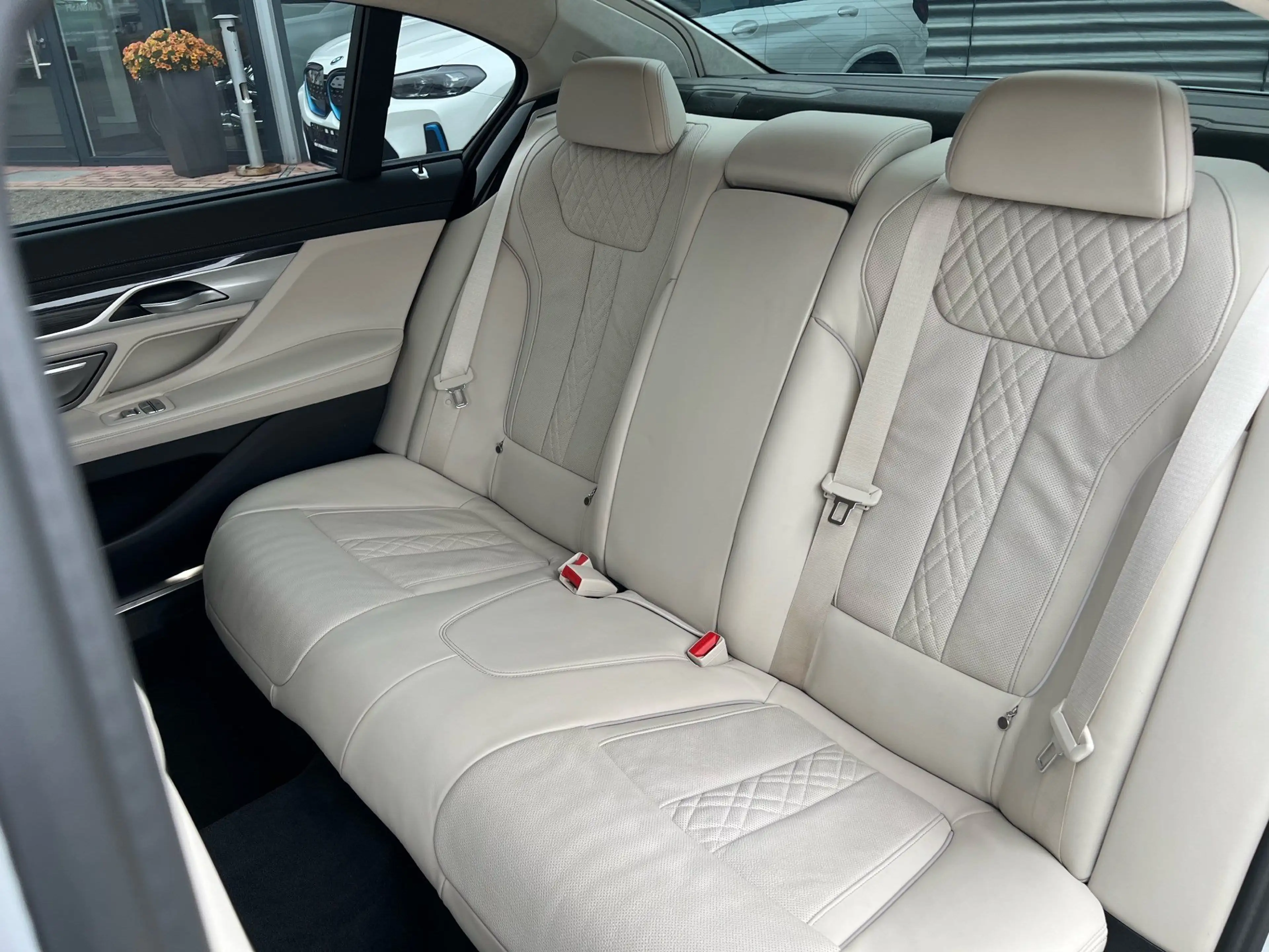 BMW 760 M760Li xDrive Gestiksteuerung Head-Up Shz H&K — photo 17