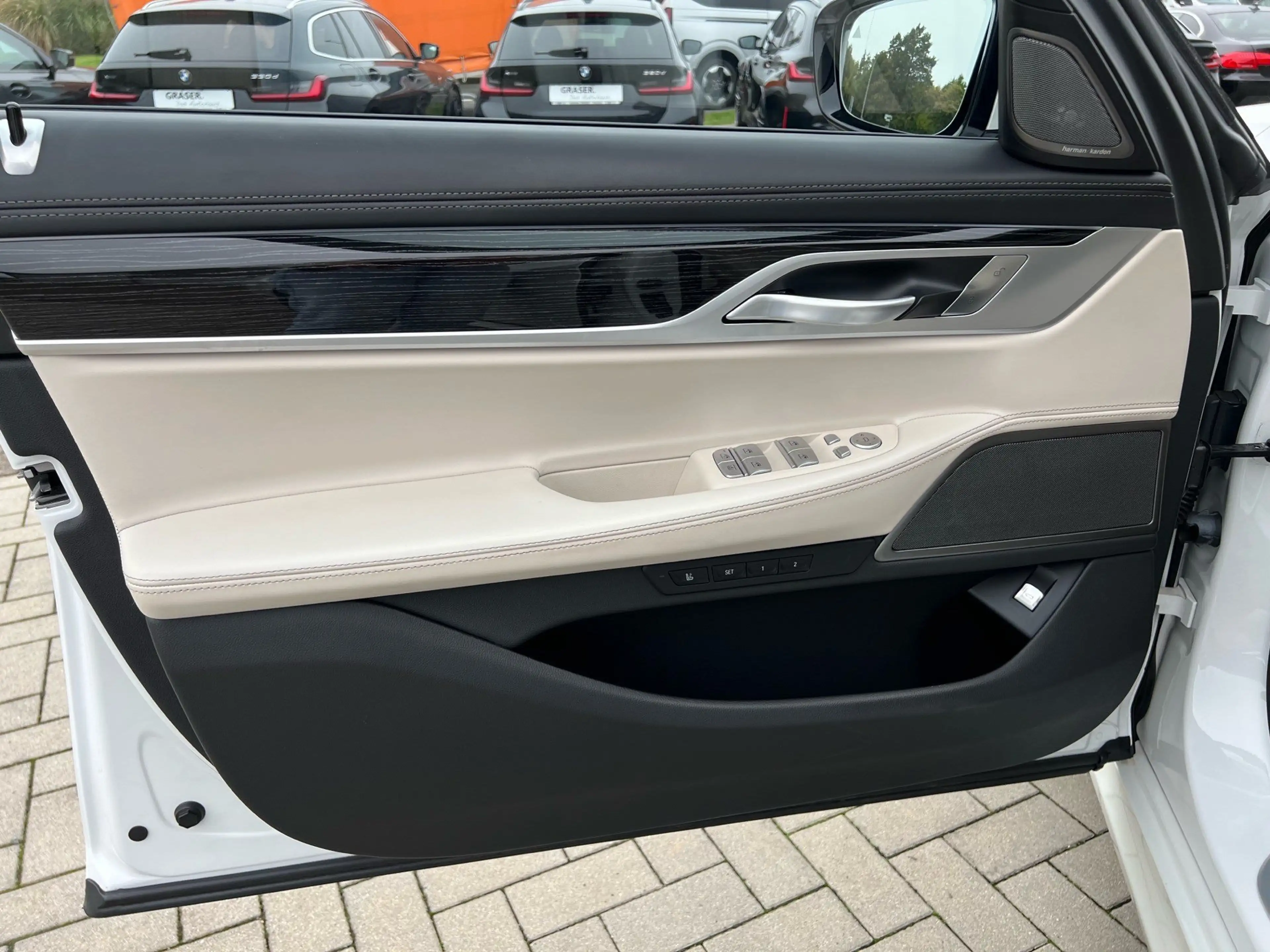BMW 760 M760Li xDrive Gestiksteuerung Head-Up Shz H&K — photo 35