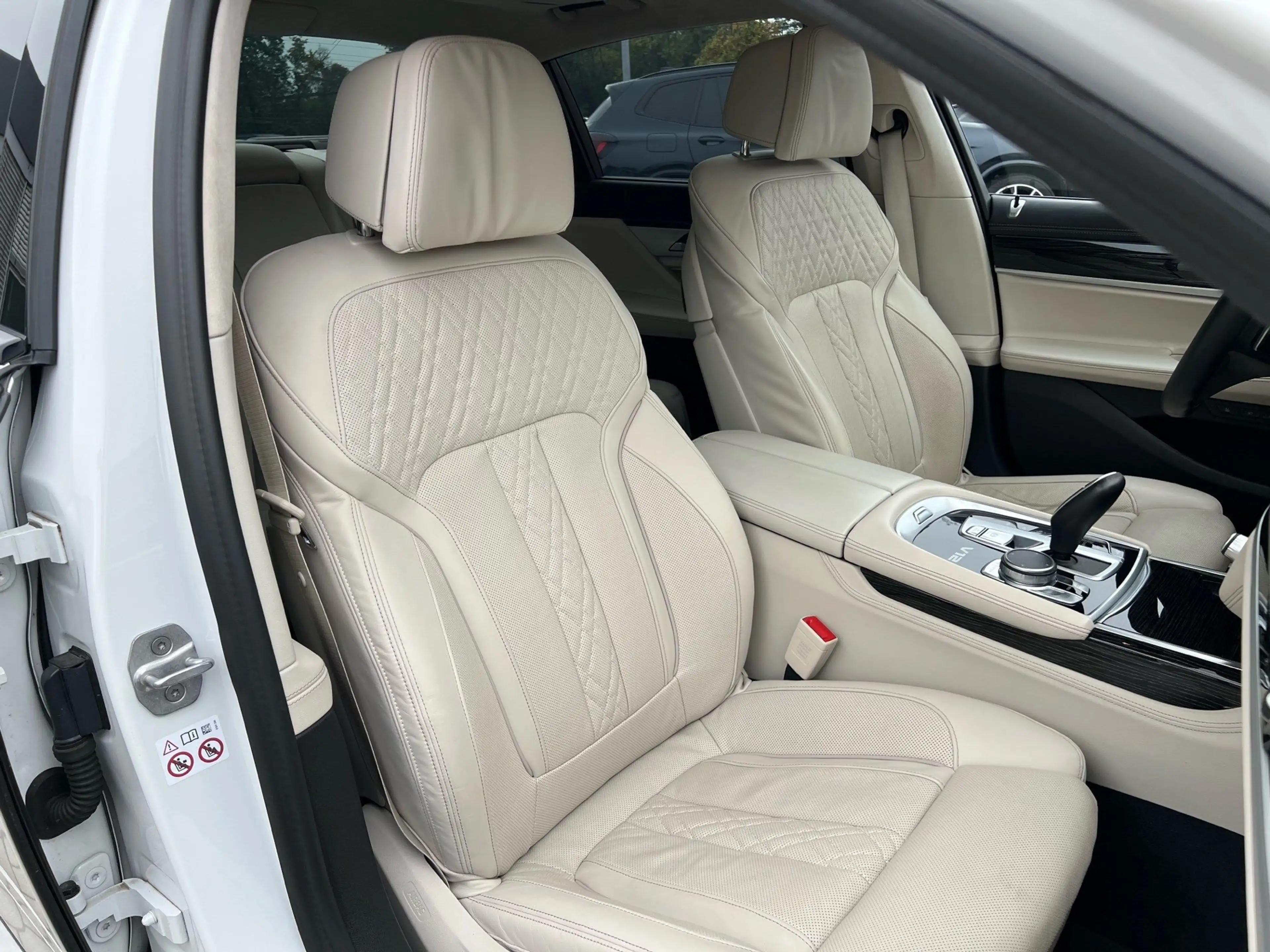 BMW 760 M760Li xDrive Gestiksteuerung Head-Up Shz H&K — photo 25