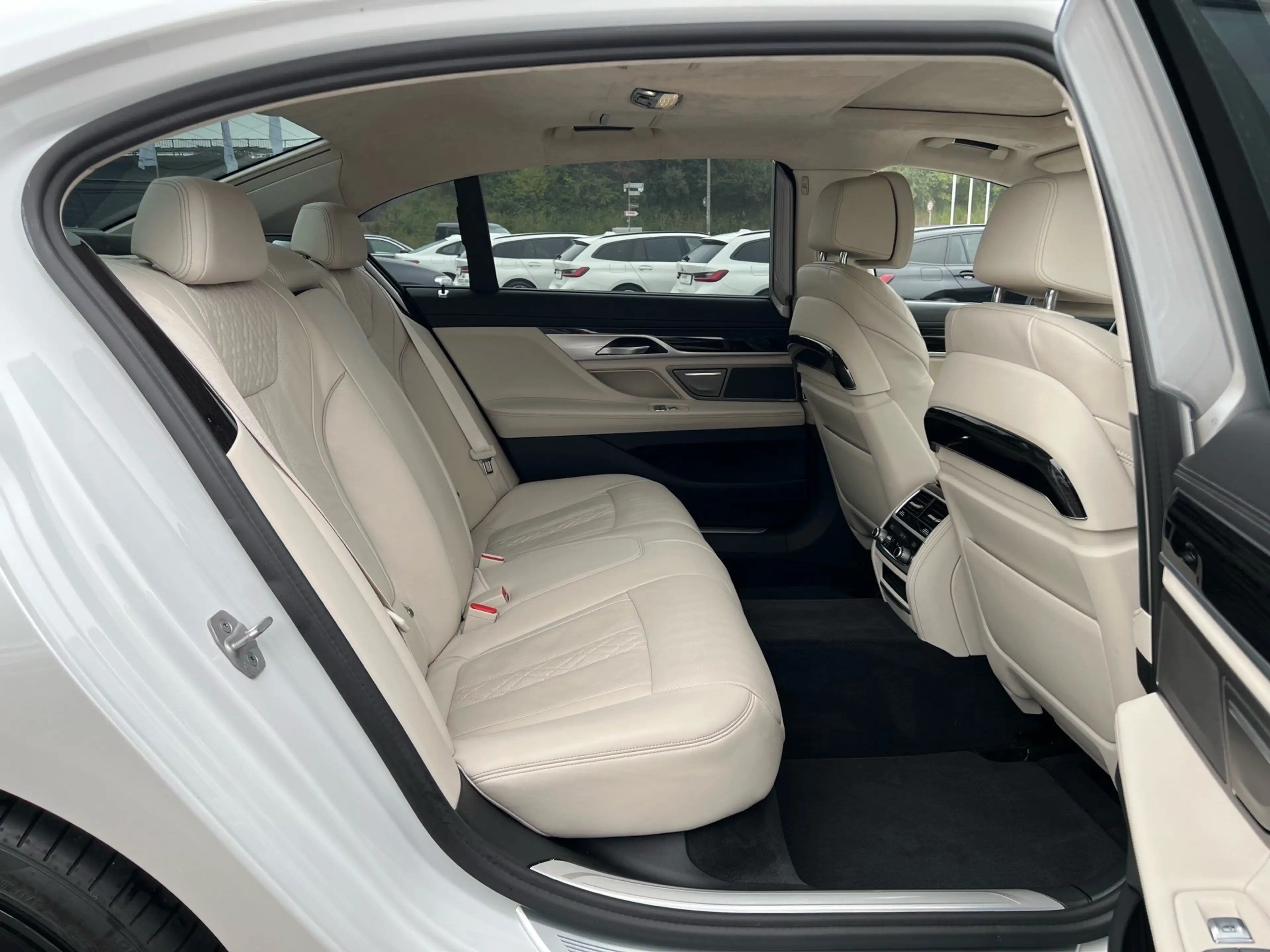 BMW 760 M760Li xDrive Gestiksteuerung Head-Up Shz H&K — photo 28