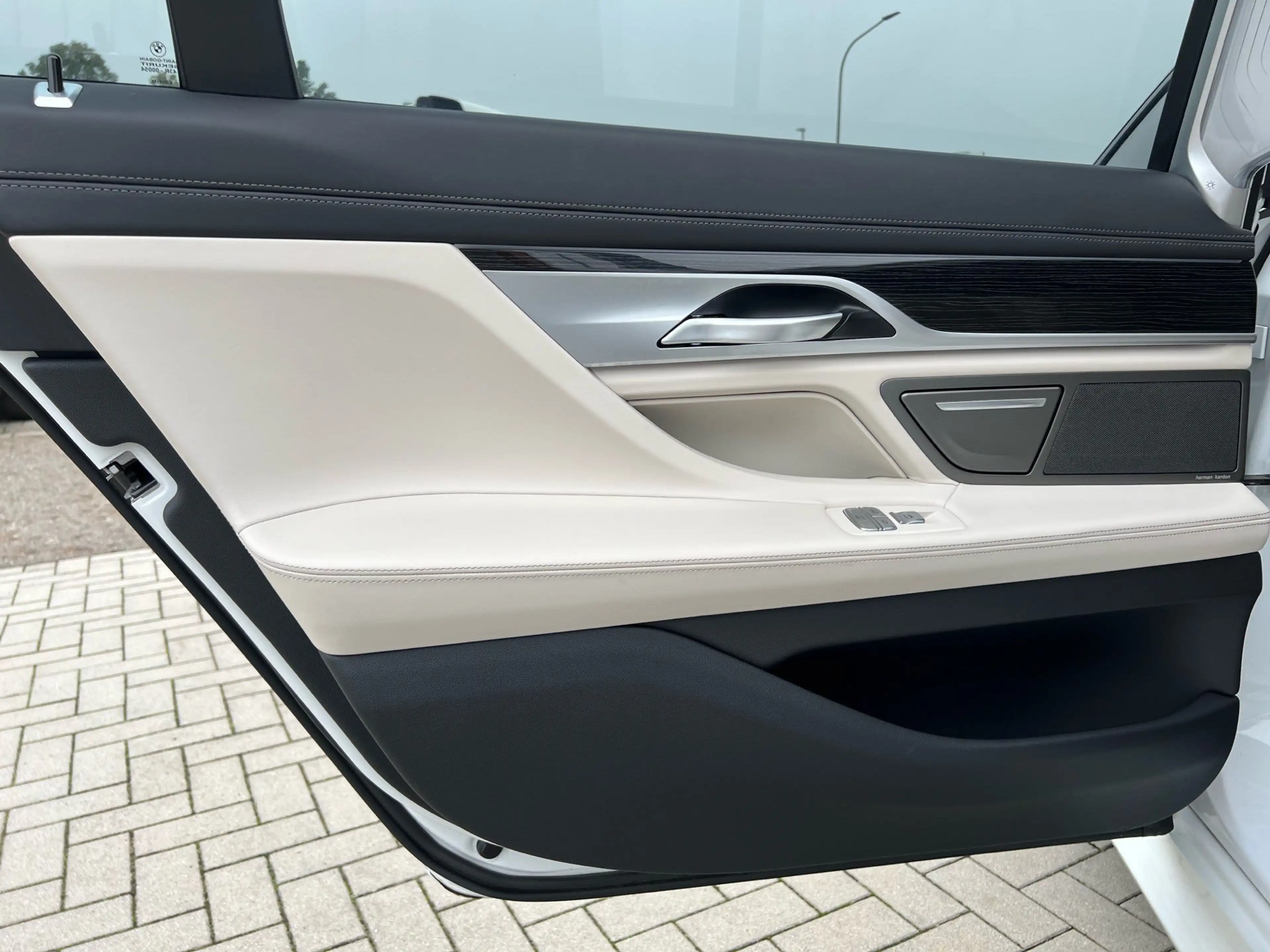 BMW 760 M760Li xDrive Gestiksteuerung Head-Up Shz H&K — photo 36