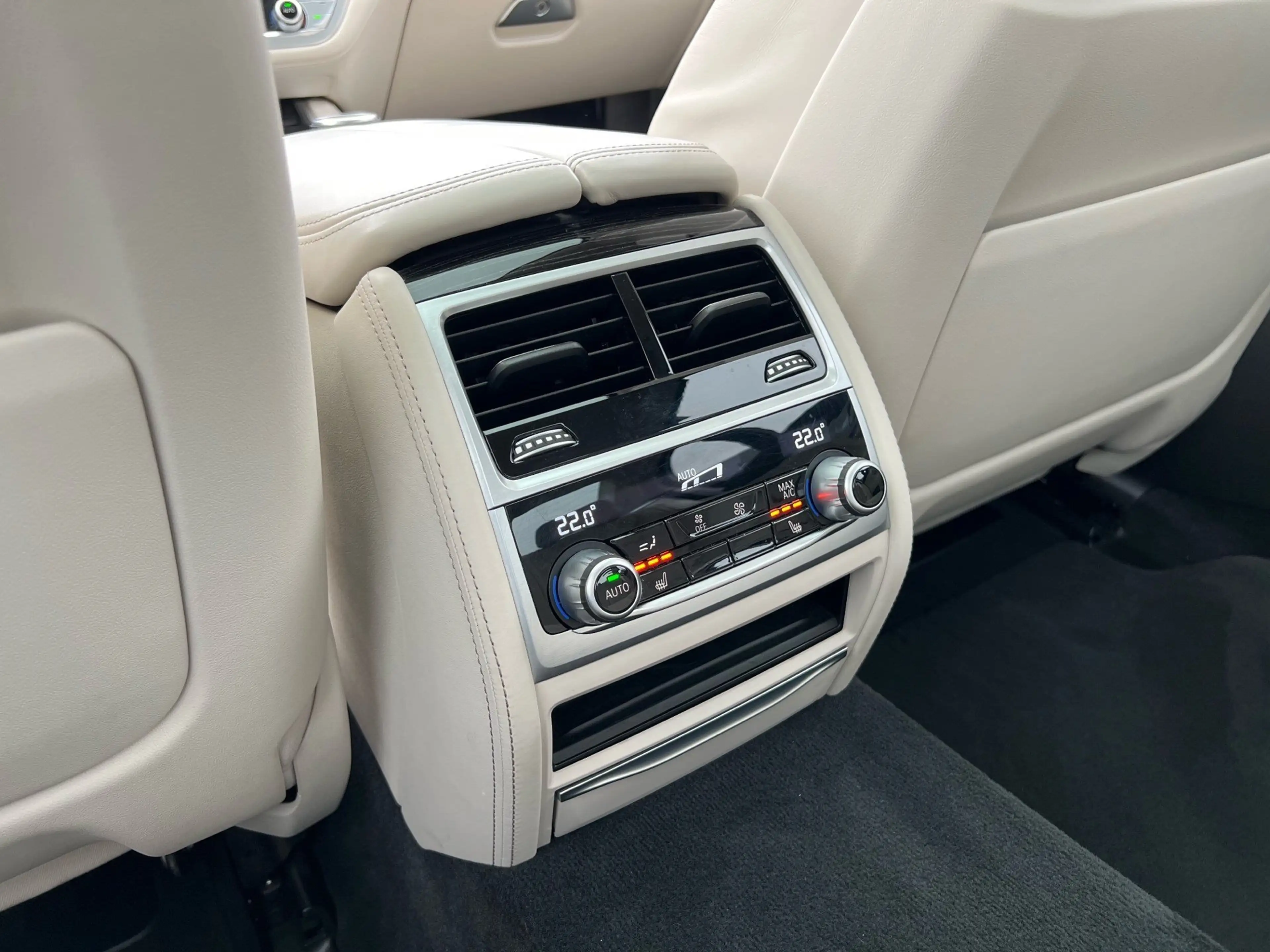 BMW 760 M760Li xDrive Gestiksteuerung Head-Up Shz H&K — photo 30