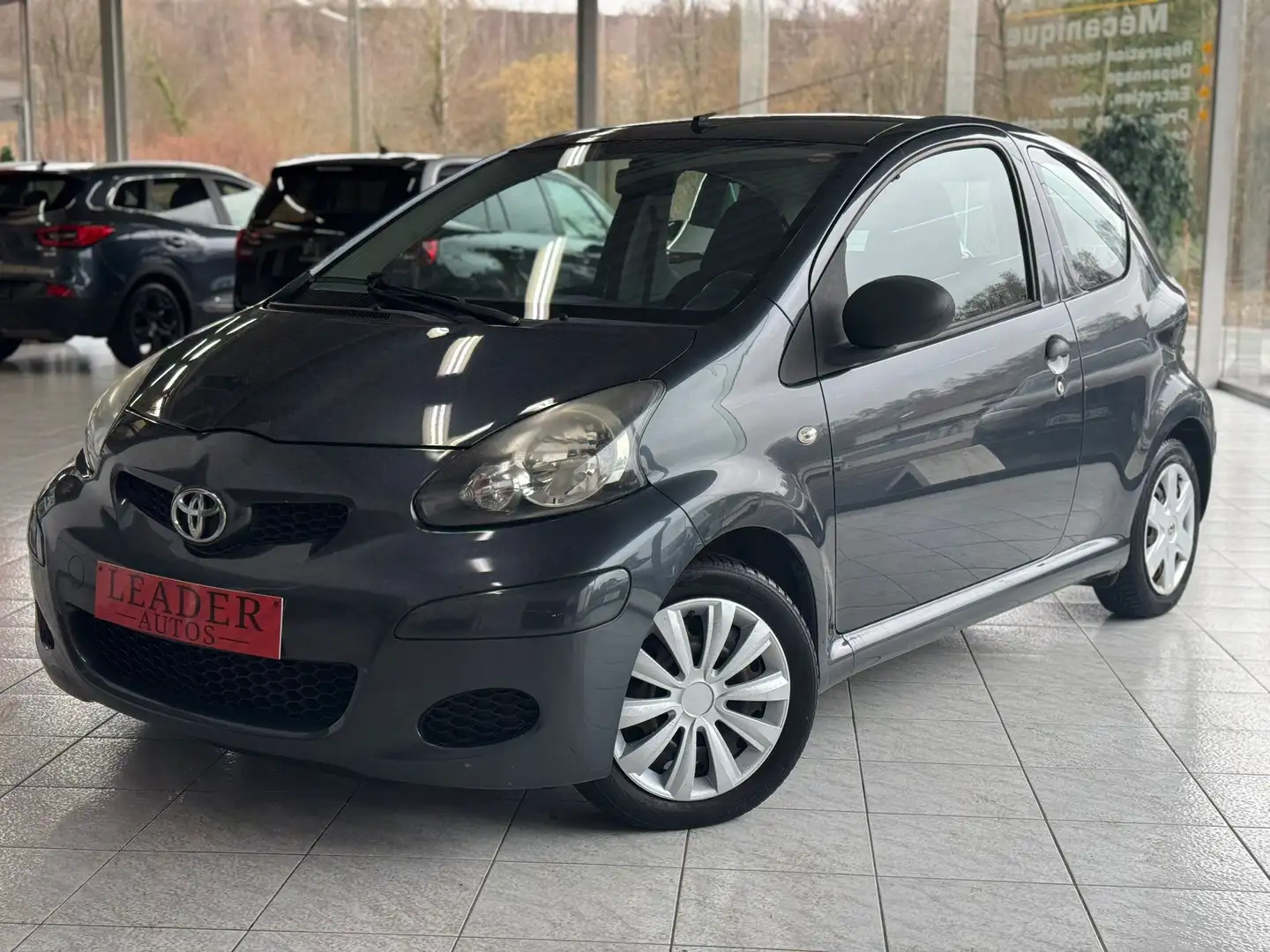 Toyota Aygo 🟩1.0 ESSENCE 68CV-EURO 5 Grau - 2