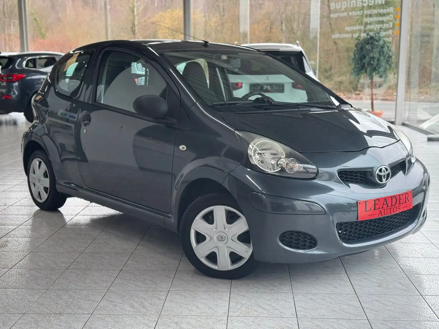 Toyota Aygo 🟩1.0 ESSENCE 68CV-EURO 5 Grau - 1