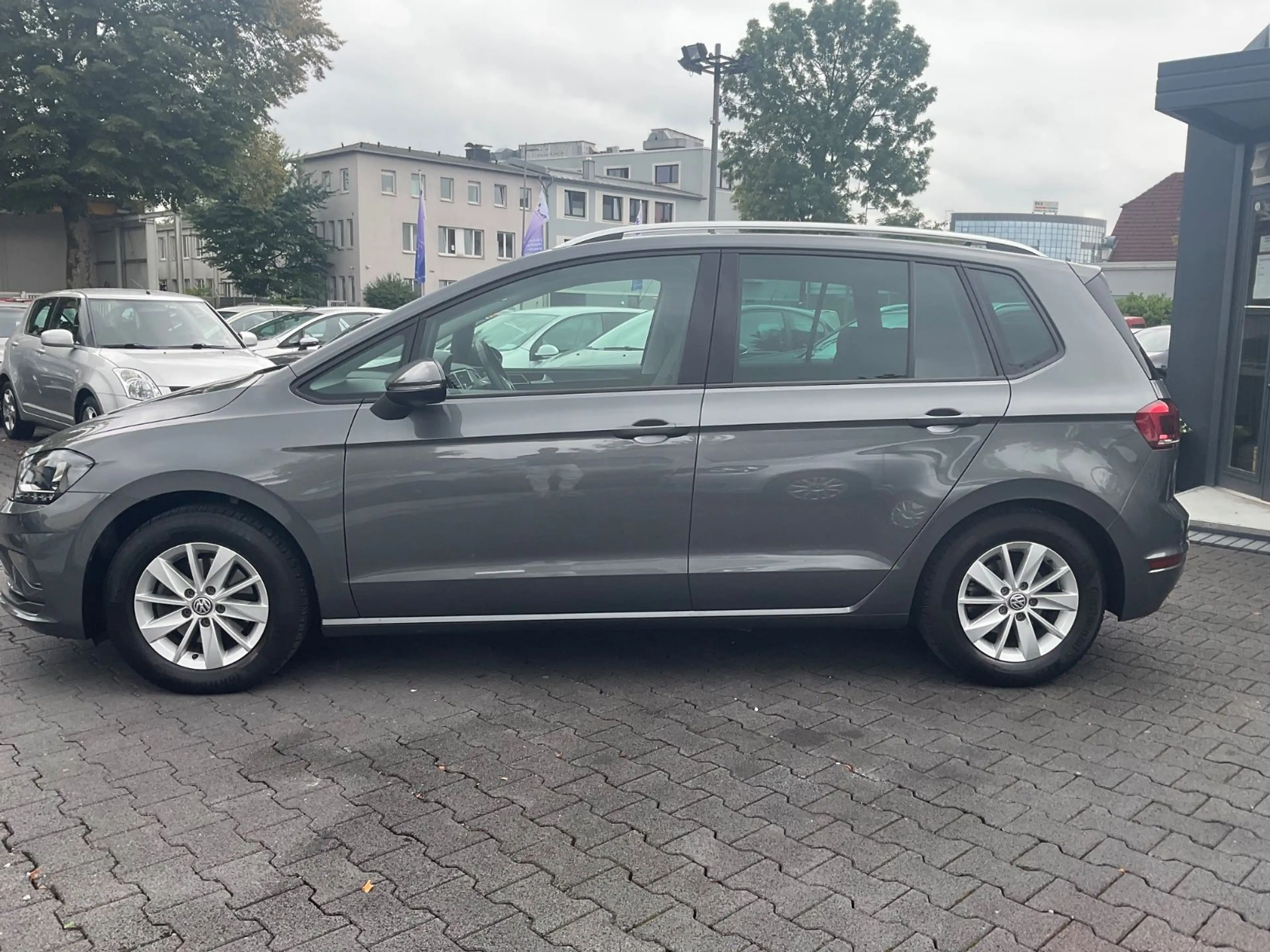 Volkswagen Golf Sportsvan 1.2 TSI Sound Navi Shzg PDC — photo 4