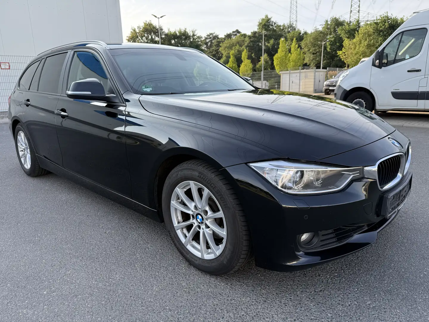 BMW 320 320 i Schwarz - 2