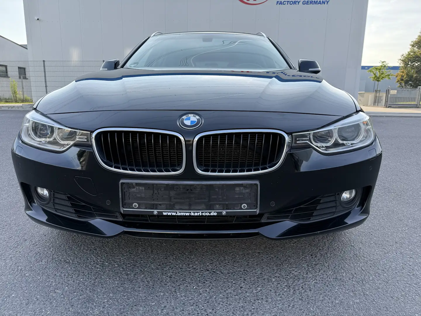 BMW 320 320 i Schwarz - 1