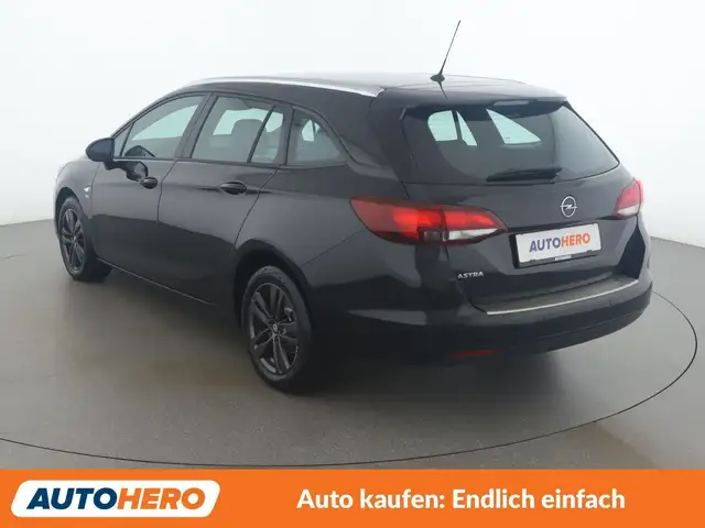 Opel Astra view 4