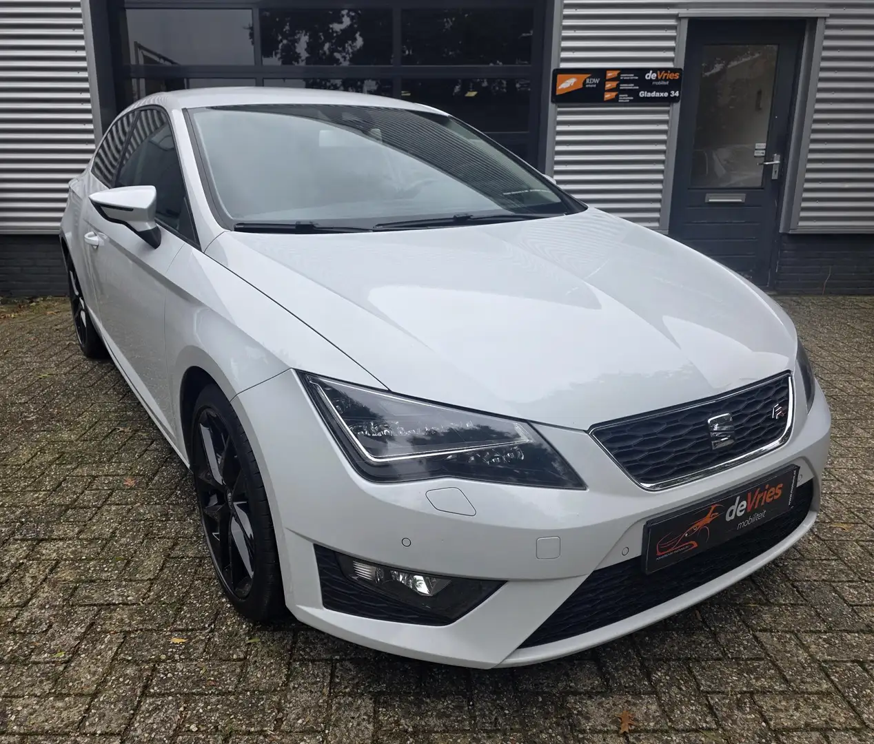 SEAT Leon SC 1.4 TSI FR **CLIMA-NAVI-PDC** Wit - 1
