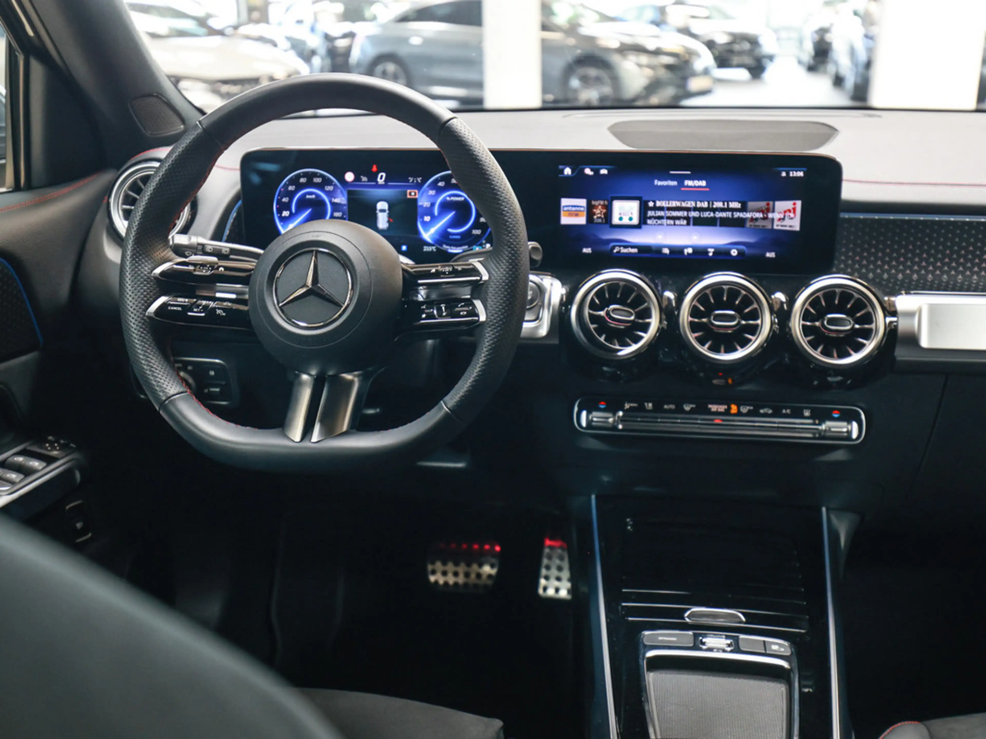 Mercedes-Benz EQB 250 + AMG Sport Advanced LED NAVI KAMERA — photo 13
