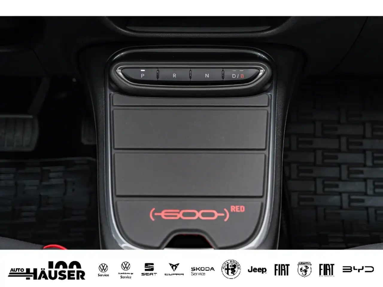 Fiat 600 RED 54 kWh TEMPOMAT LED APPLE ANDROID 16