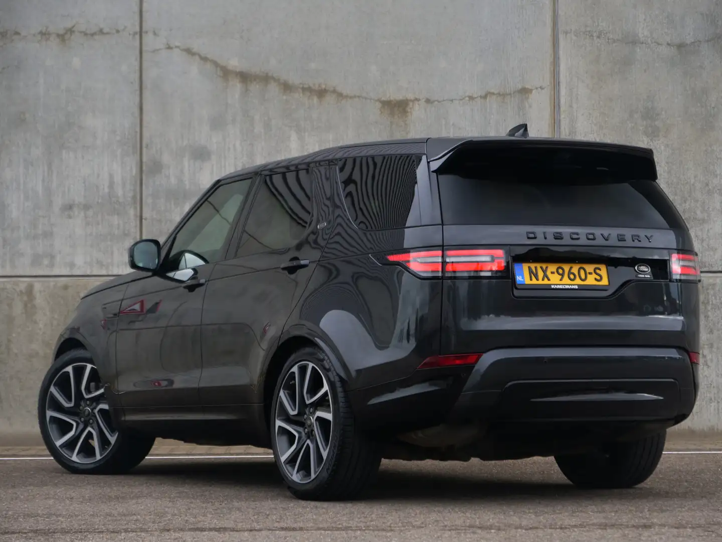 Land Rover Discovery 3.0 Si6 HSE Luxury 7p. | Dealer onderhouden | pano Grijs - 2