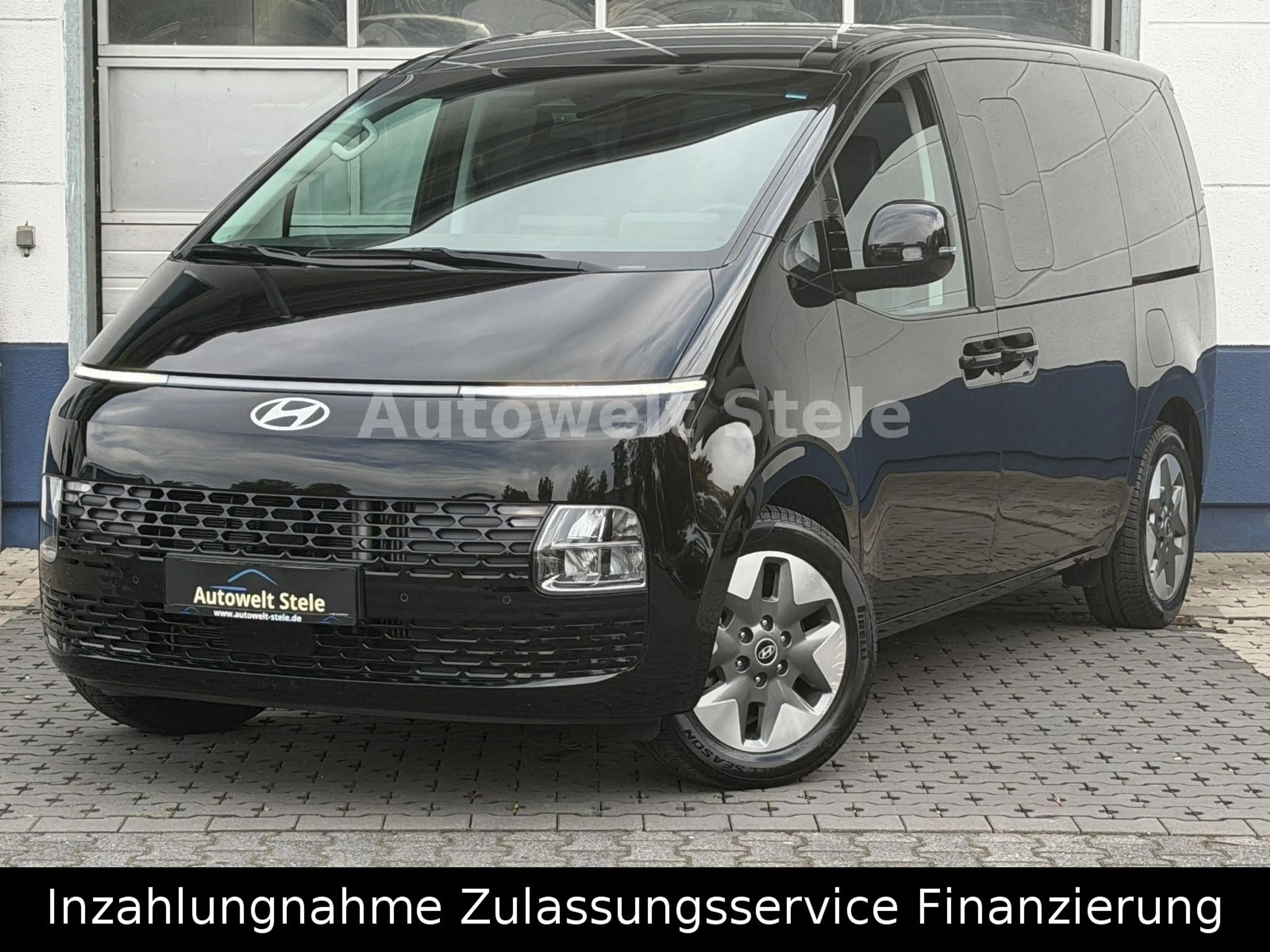 Hyundai STARIA Prime Hybrid 2WD Voll Navi Leder Kamera