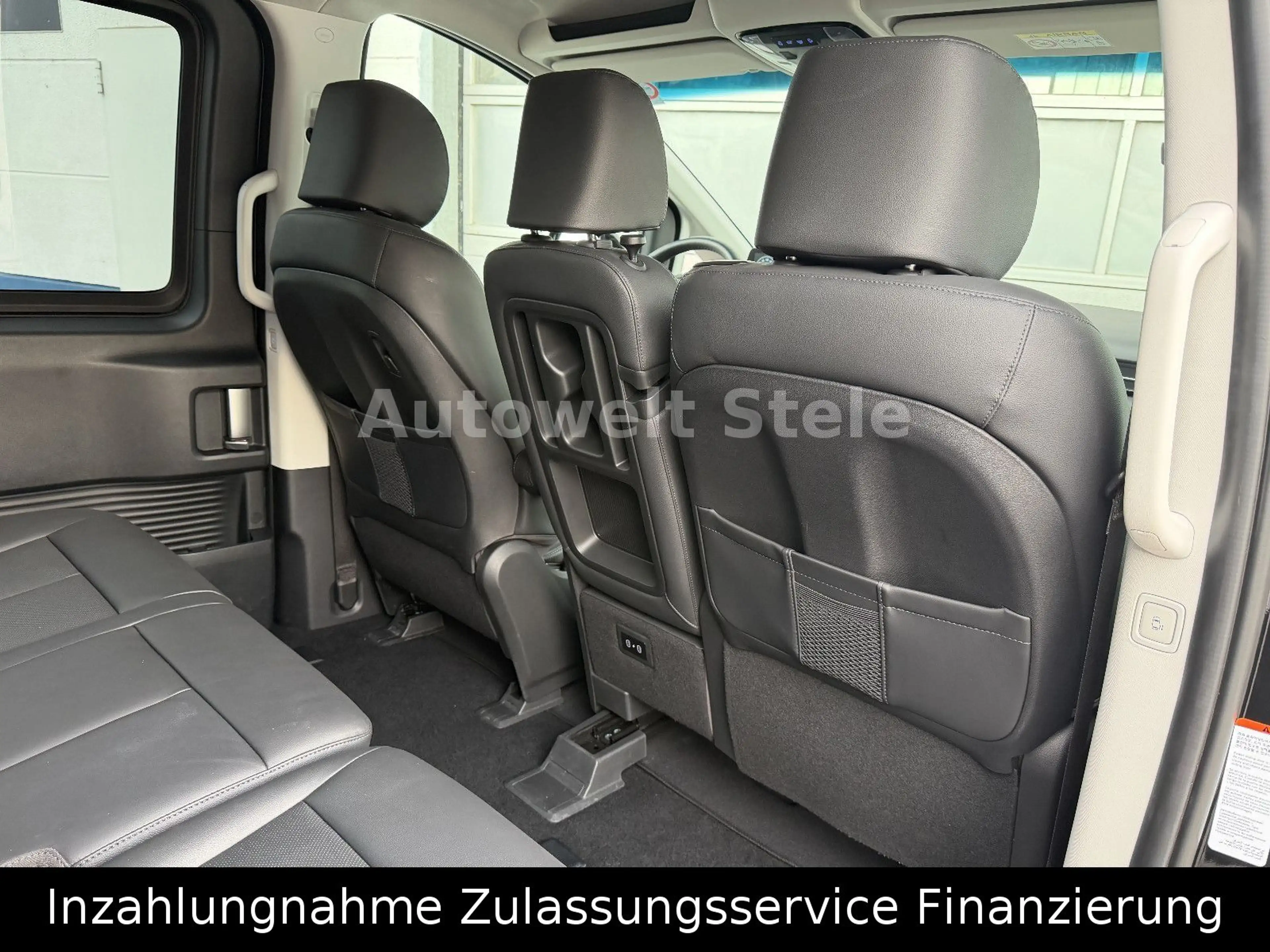 Hyundai STARIA Prime Hybrid 2WD Voll Navi Leder Kamera — photo 12