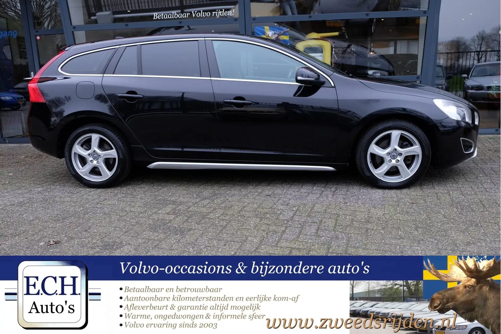 Volvo V60 T3 150 pk Momentum, Navi, Bluetooth, 17 inch Zwart - 2