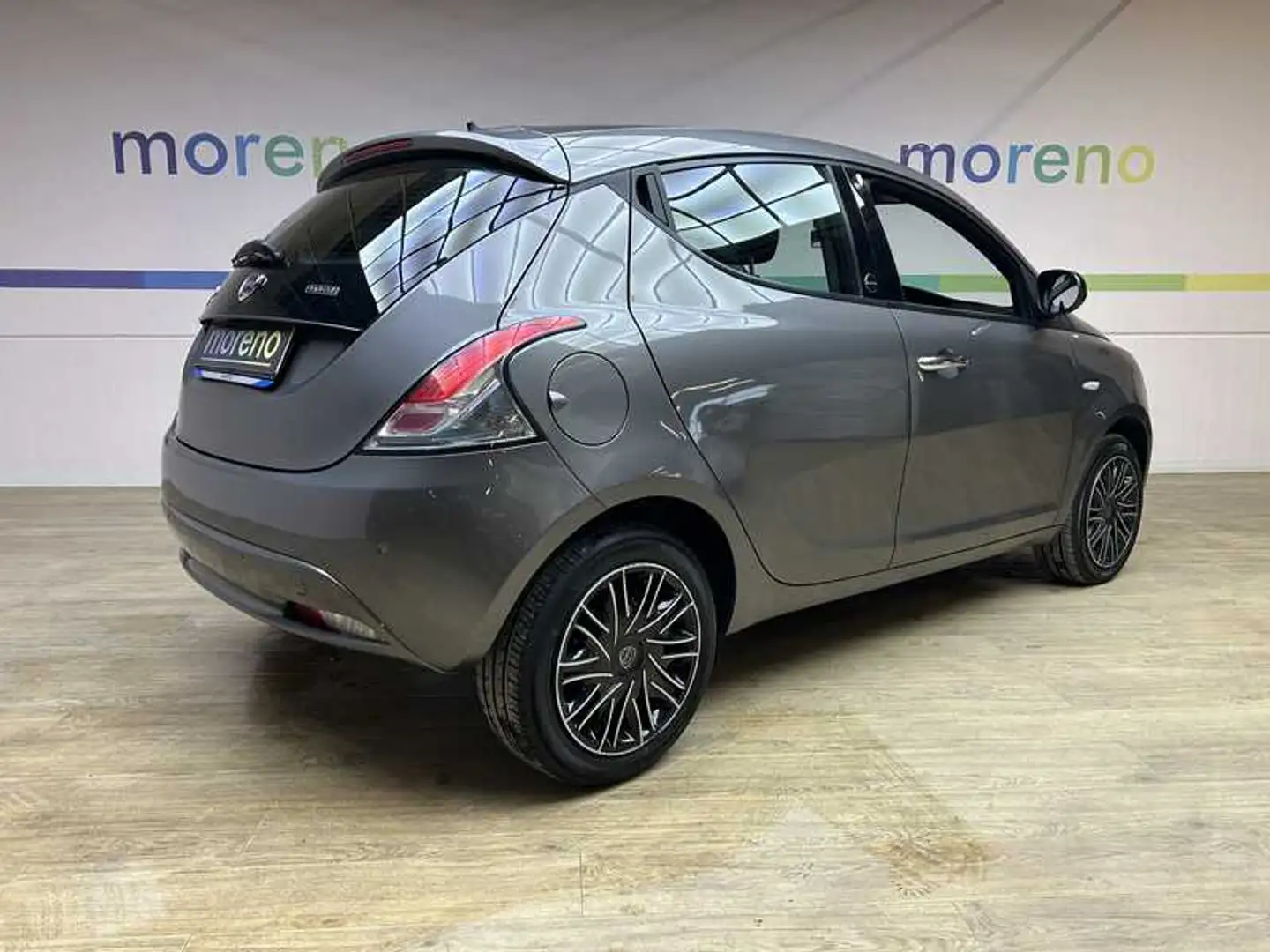 Lancia Ypsilon 1.0 firefly hybrid Gold s&s 70 CV Grau - 2