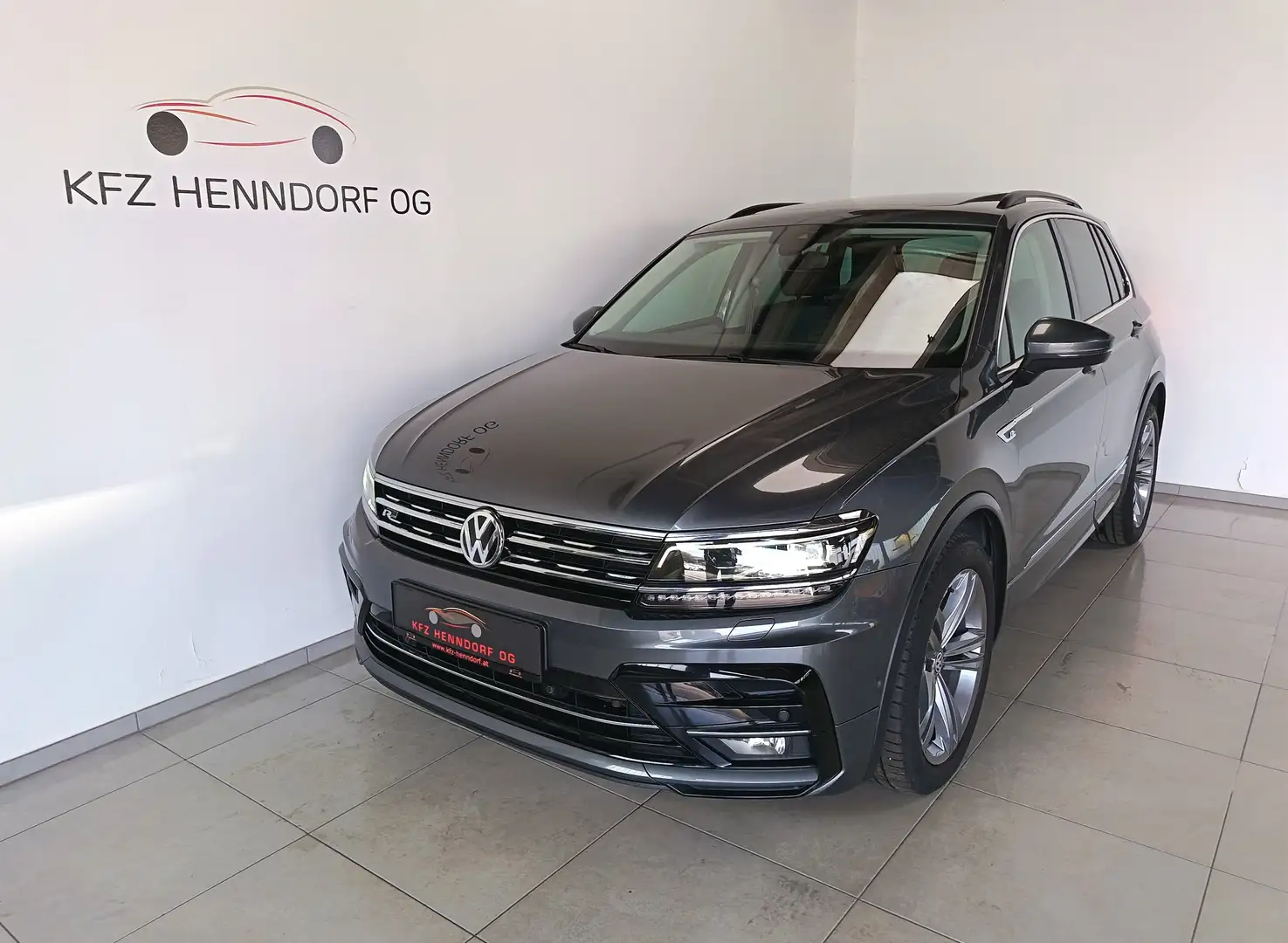 Volkswagen Tiguan R-Line DSG Grau - 1