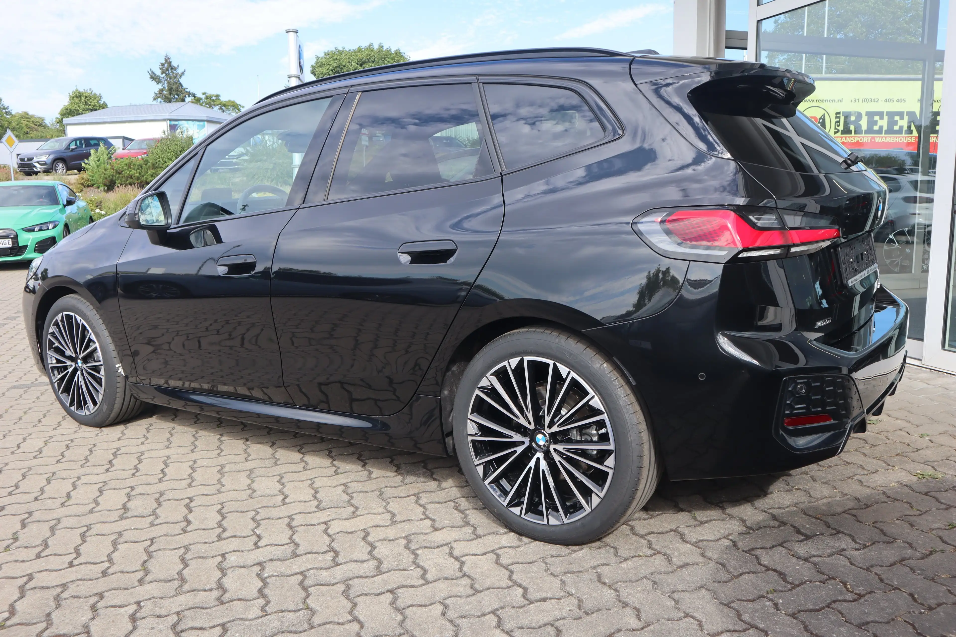BMW 223 i xDrive Active Tourer — photo 3