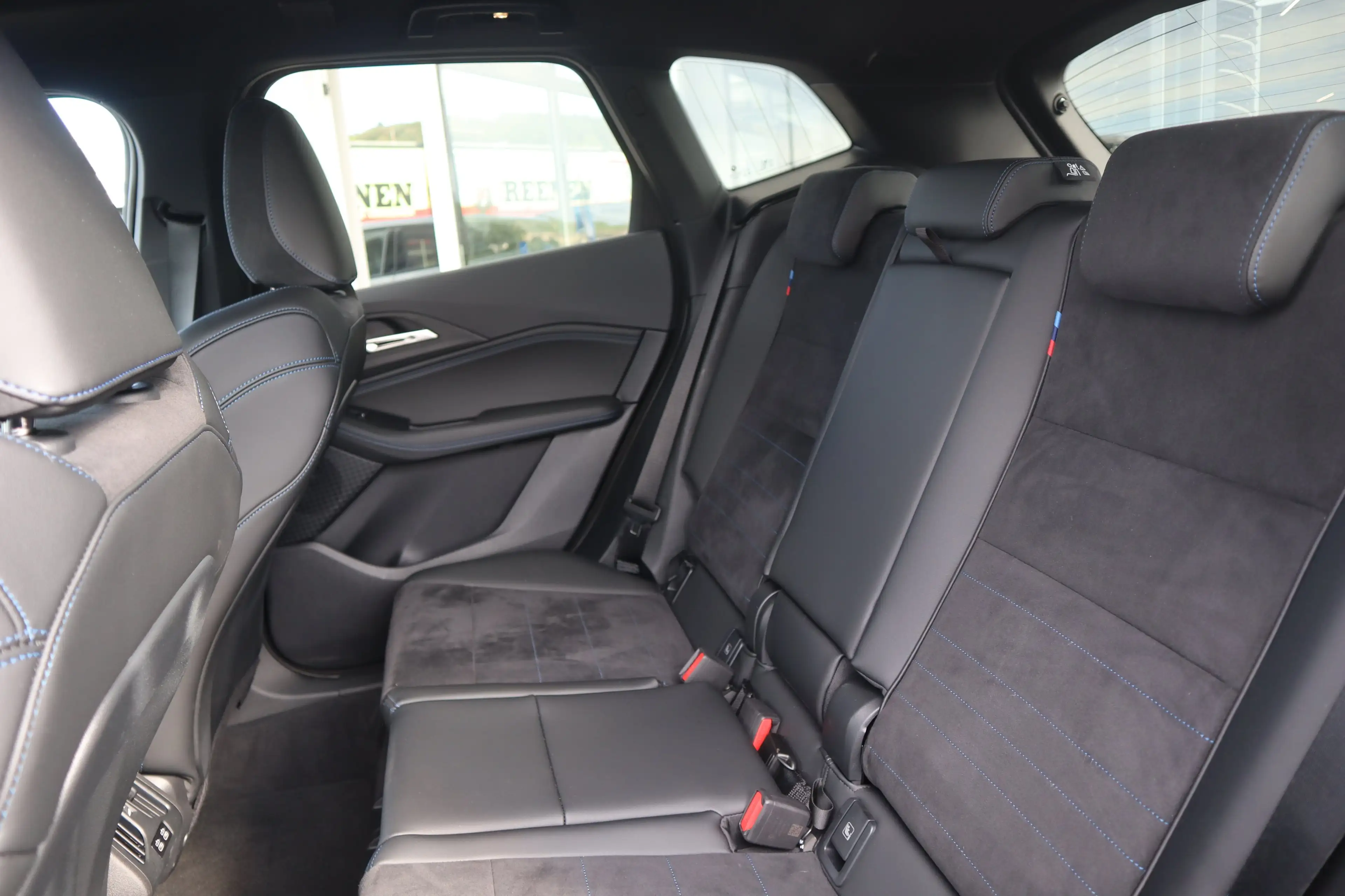 BMW 223 i xDrive Active Tourer — photo 6