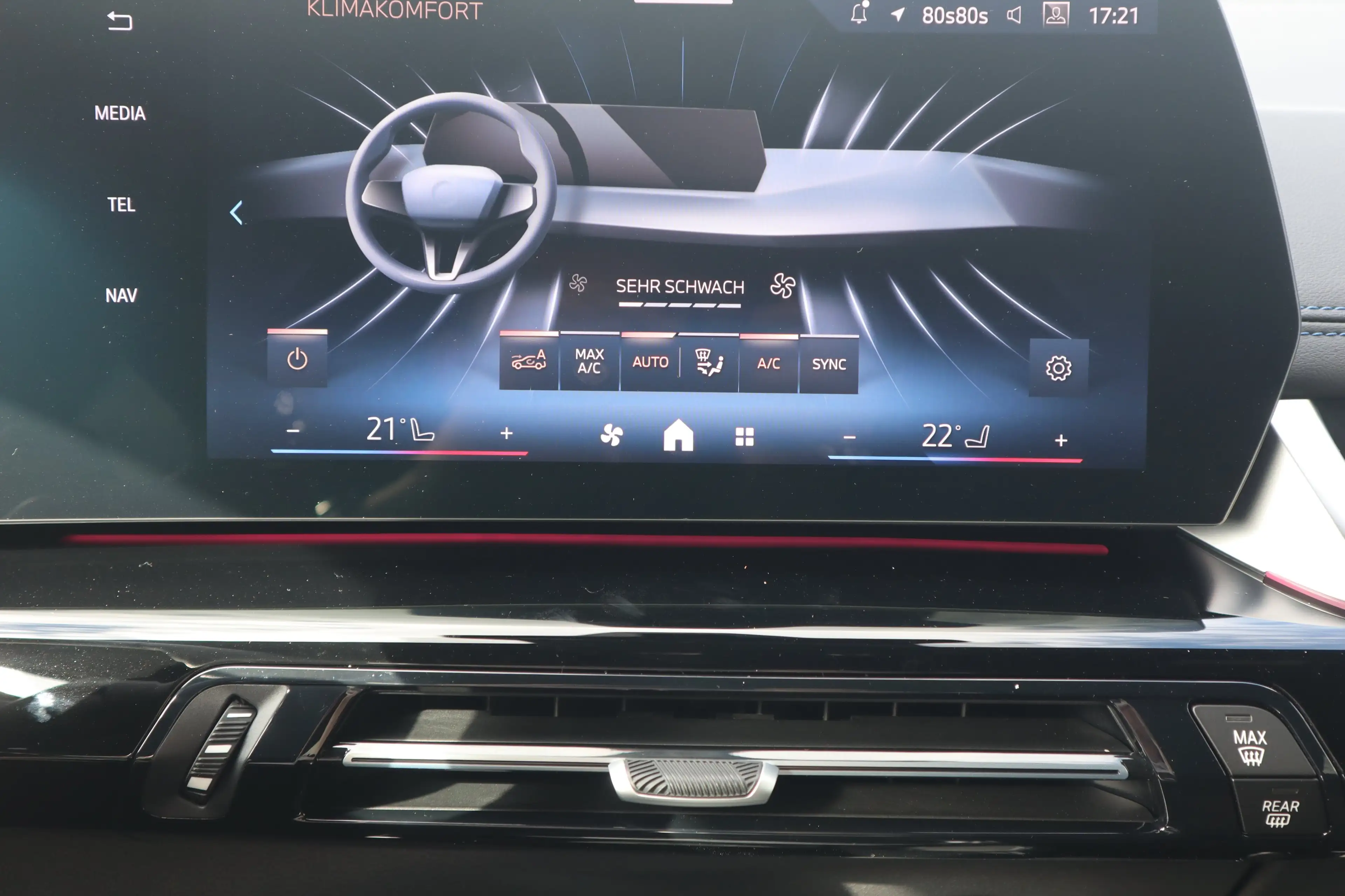 BMW 223 i xDrive Active Tourer — photo 9