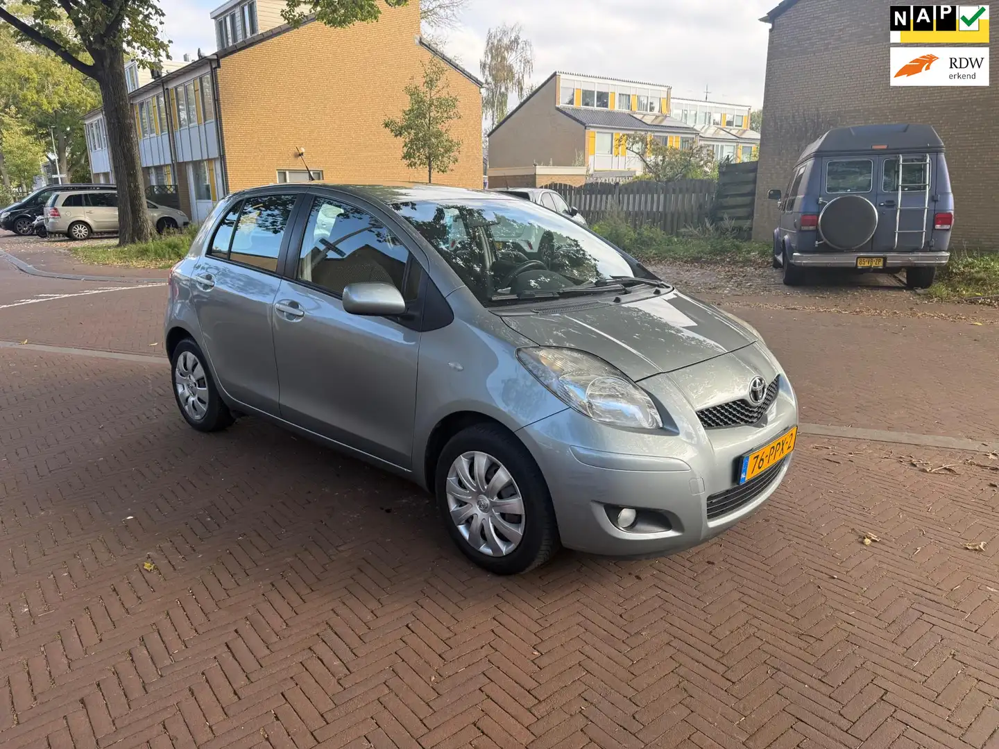 Toyota Yaris Digitale Airco / 6 bak / 5 deurs / Leuke auto Gris - 1