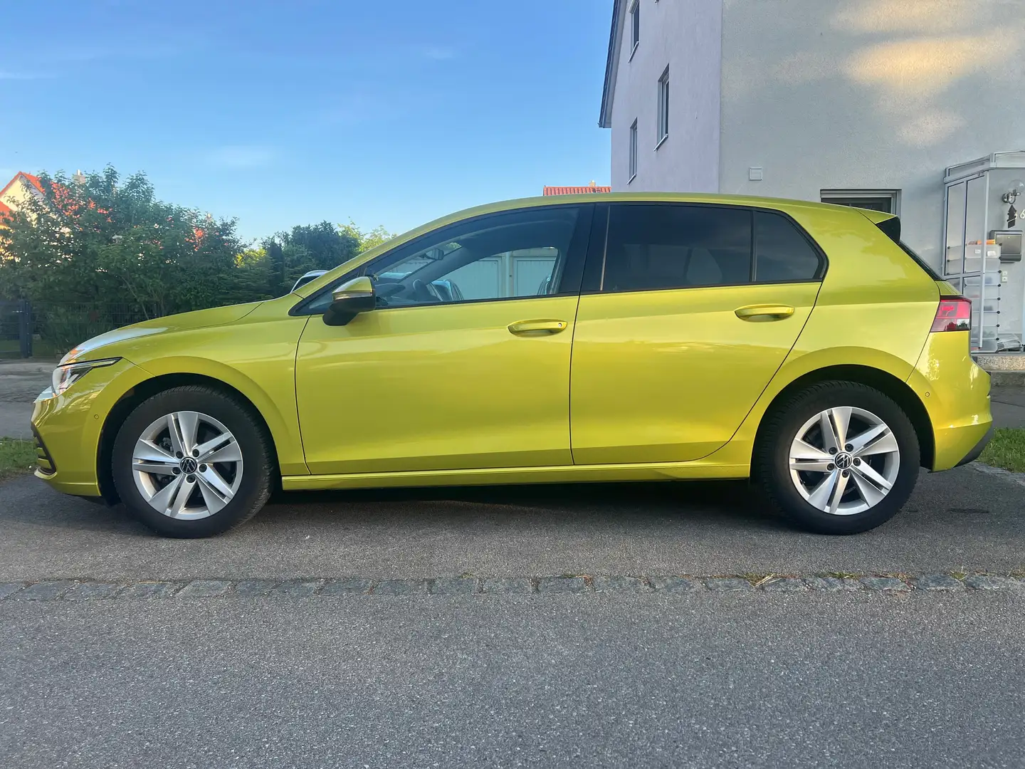 Volkswagen Golf 8 VIII 1.5 TSI OPF Life Navi, LED, SHZ Gelb - 1