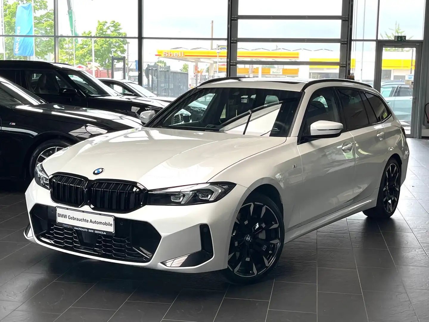 BMW 330 i xDrive M Sport Tour. HUD/Pano/AHK/ACC/360° Weiß - 2