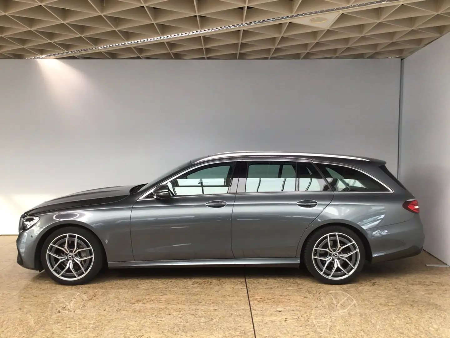 Mercedes-Benz E 200 E 200 T 4M AMG Line /SHD/Distr/Widesreen Navi/LED Grau - 2