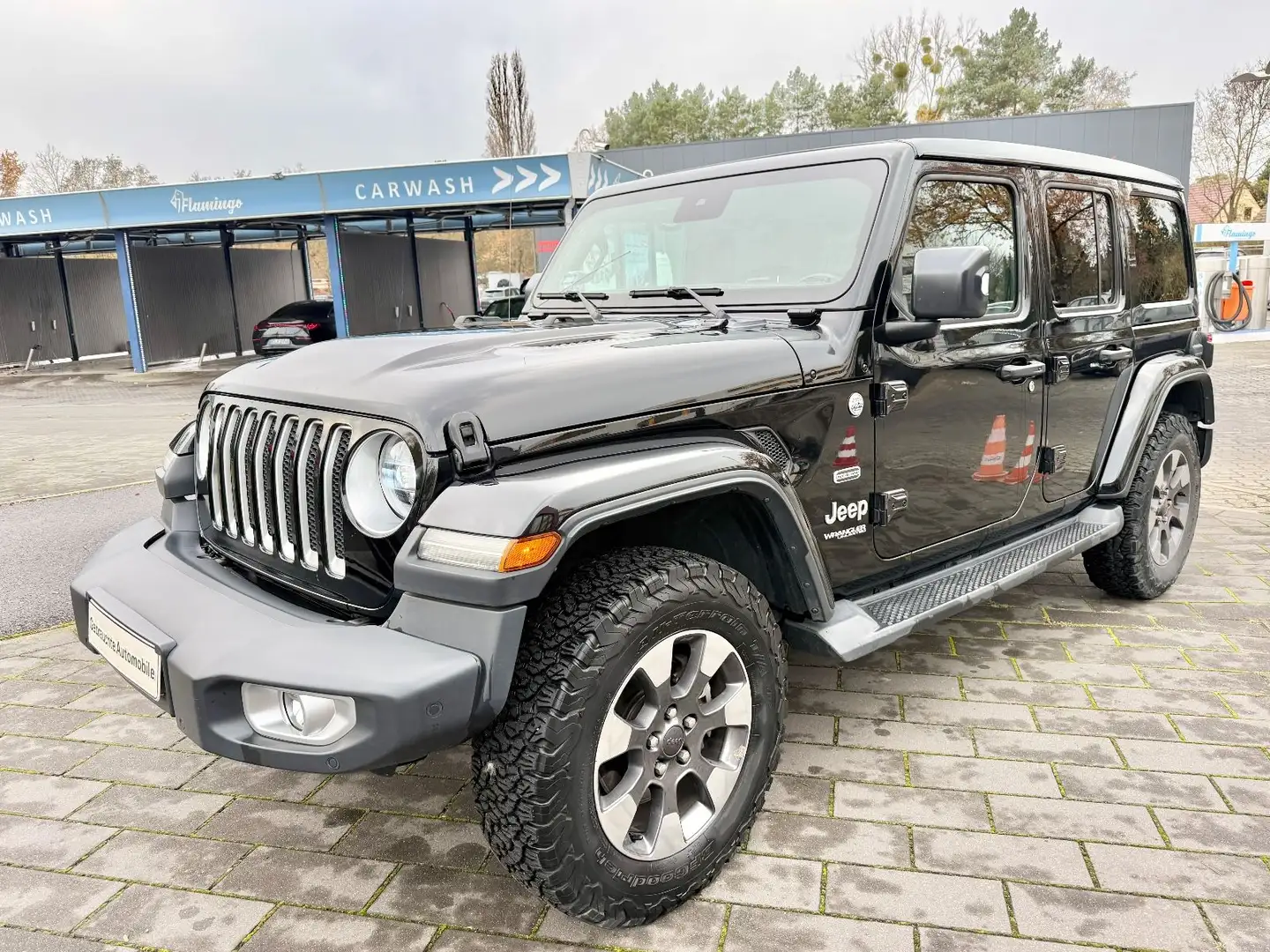 Jeep Wrangler / Wrangler Unlimited Sahara Schwarz - 1