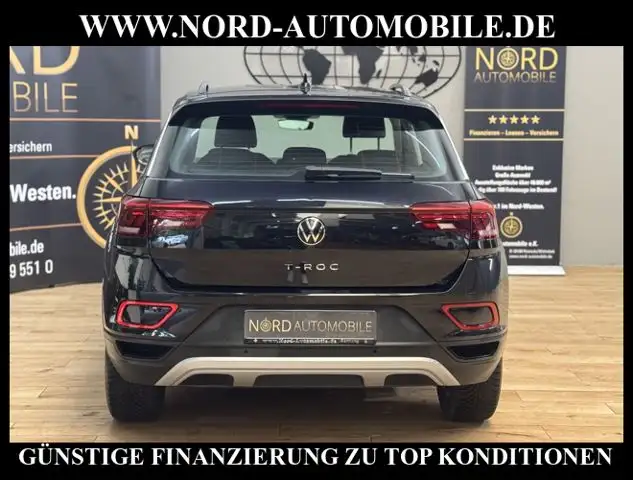 Volkswagen T-Roc view 11