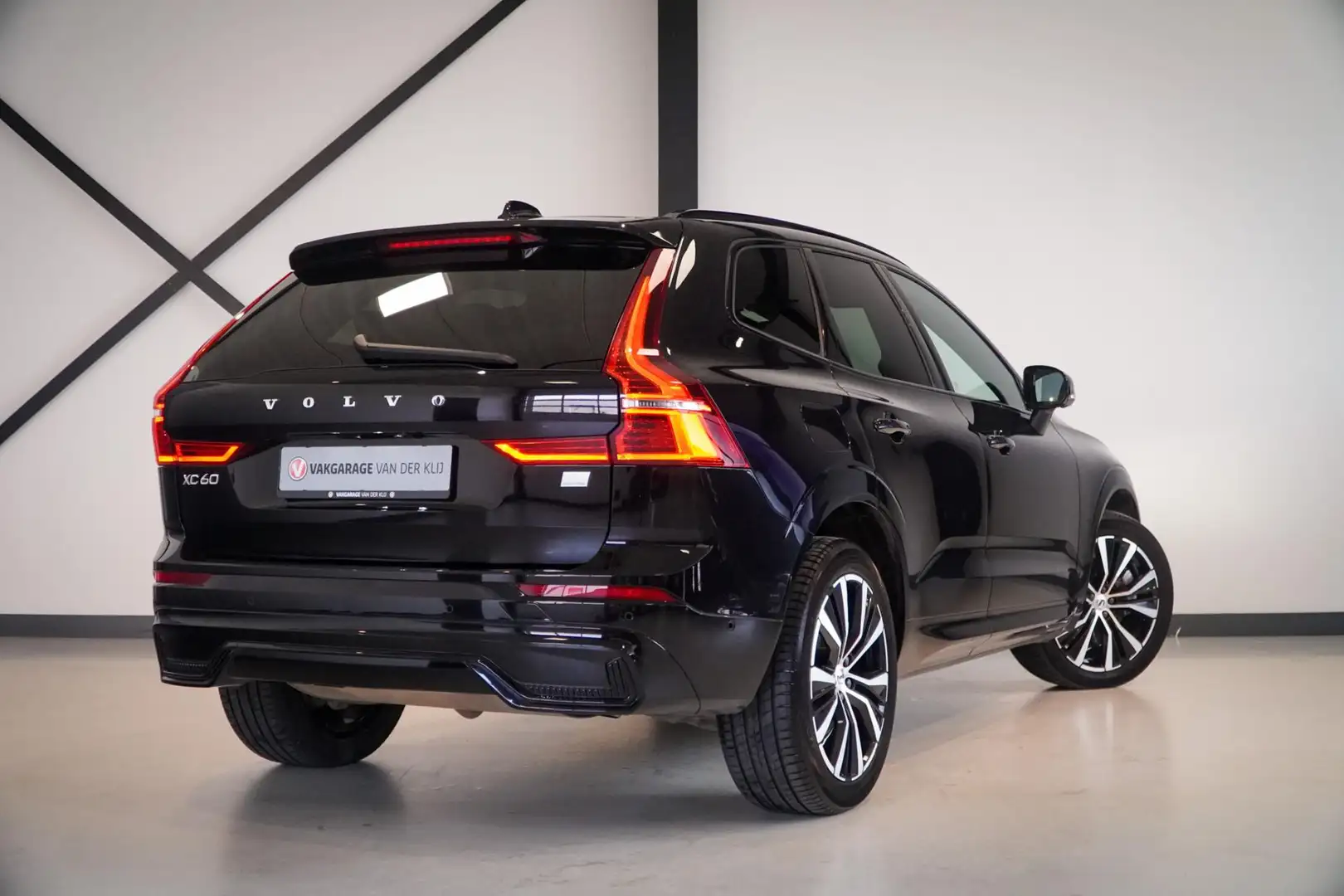 Volvo XC60 T8 AWD Plug-in hybrid AWD Recharge Plus Dark | Pan Zwart - 2