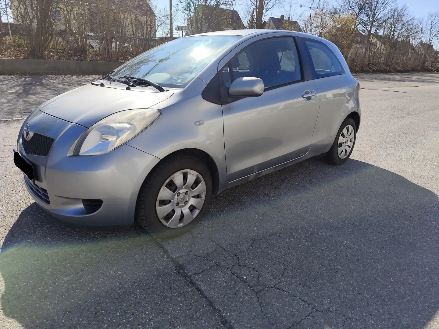 Toyota Yaris Yaris++3-Türer+1.0+VVT-i Silber - 2