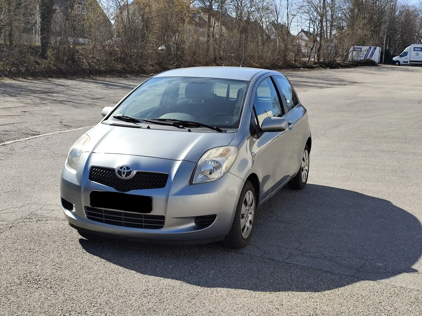 Toyota Yaris Yaris++3-Türer+1.0+VVT-i Silber - 1